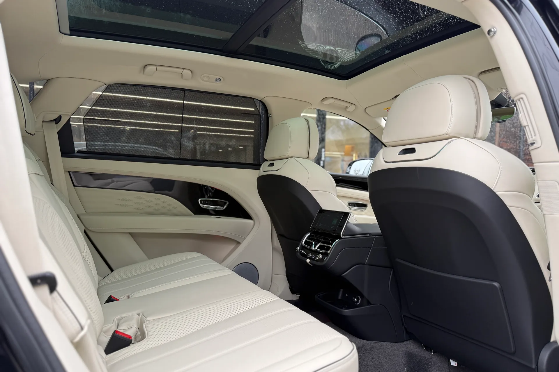 Bentley BENTAYGA thumbnail image number 28