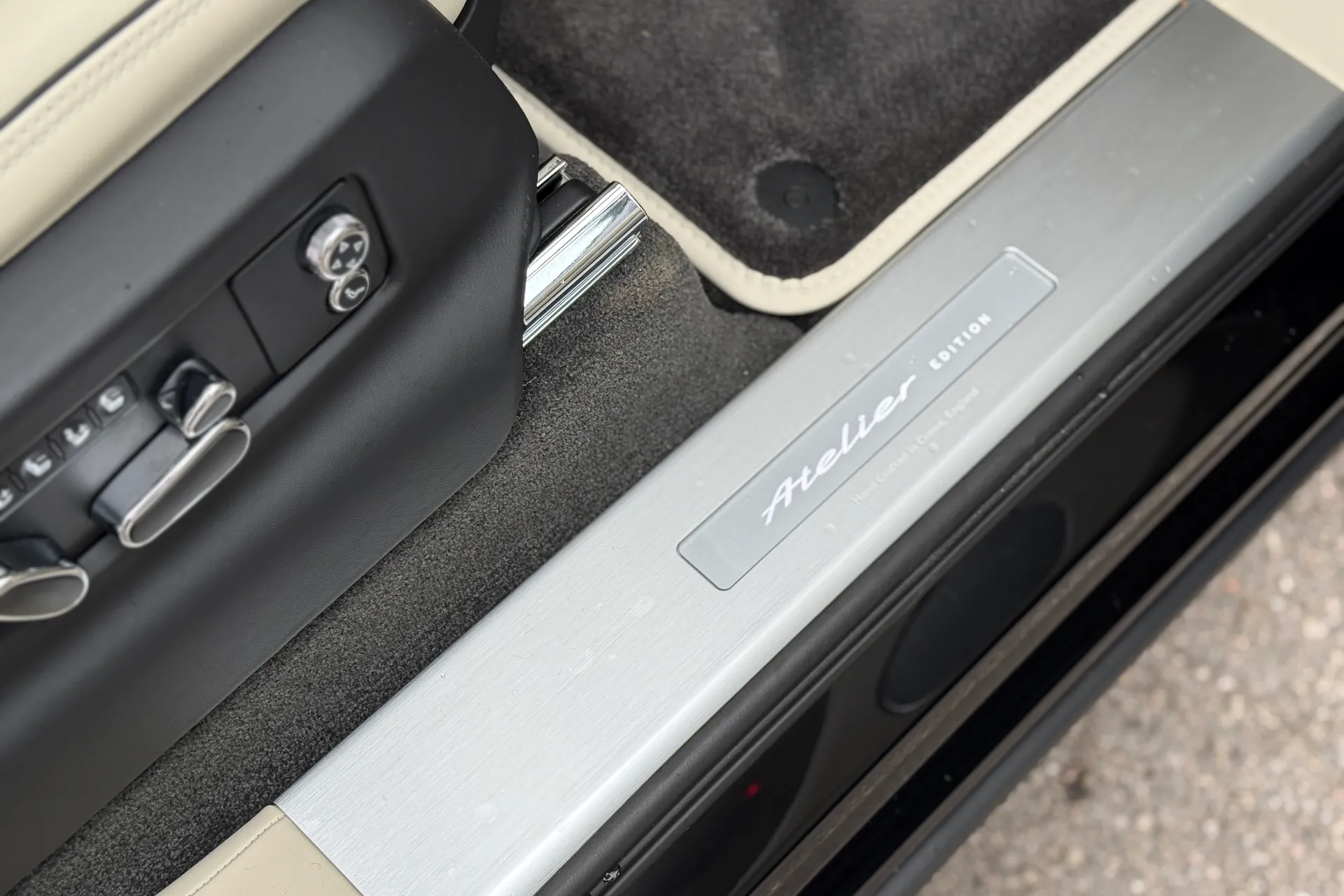 Bentley BENTAYGA thumbnail image number 12