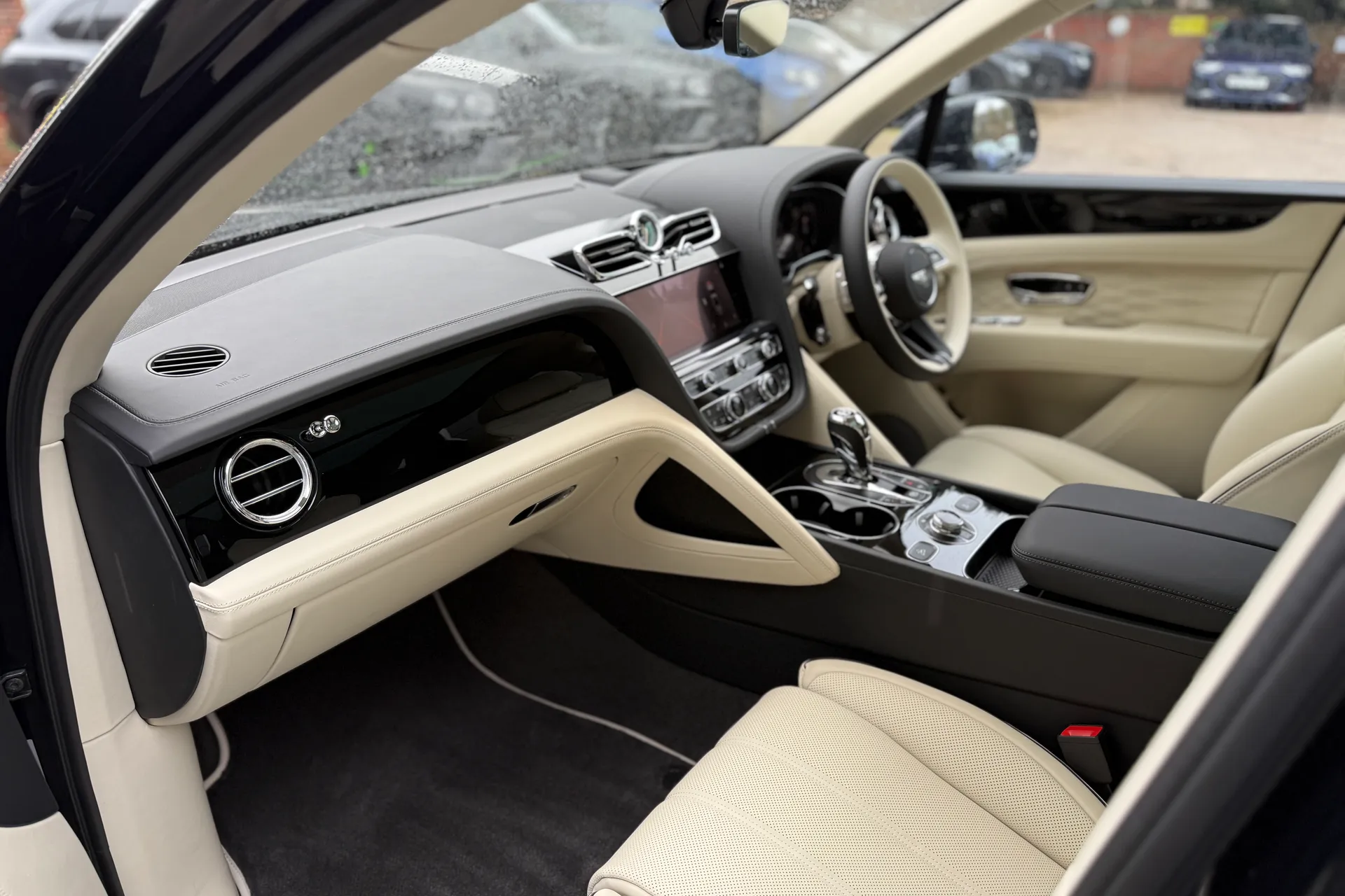 Bentley BENTAYGA thumbnail image number 31