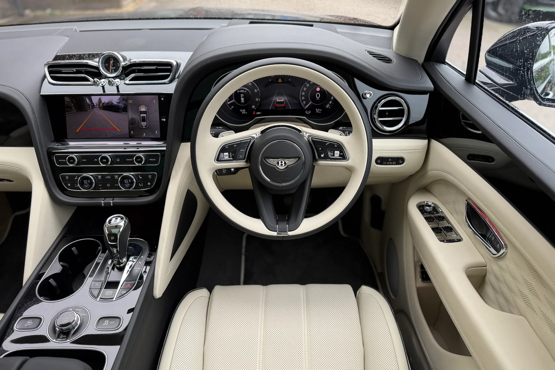 Bentley BENTAYGA thumbnail image number 21