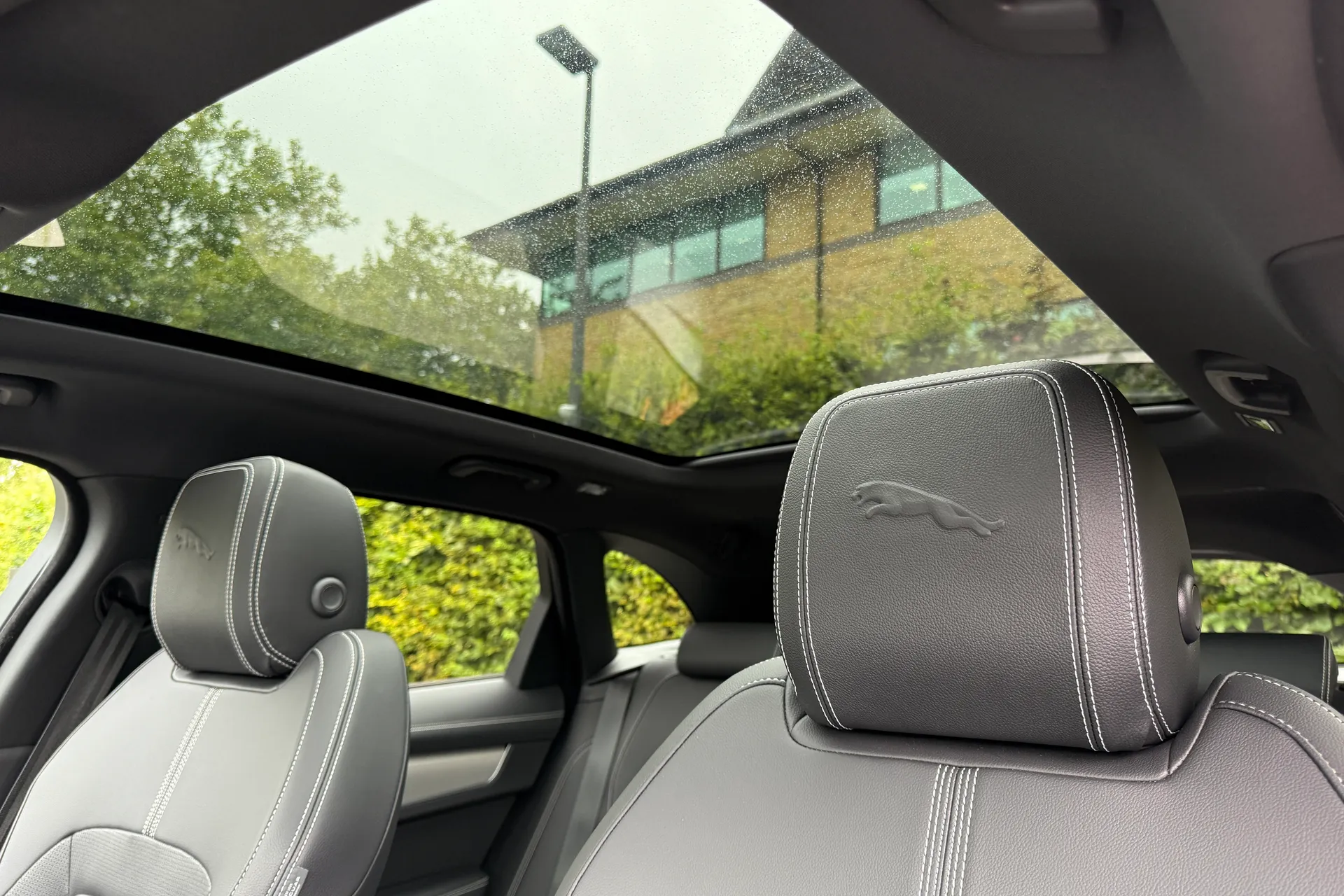 Jaguar F-PACE thumbnail image number 4