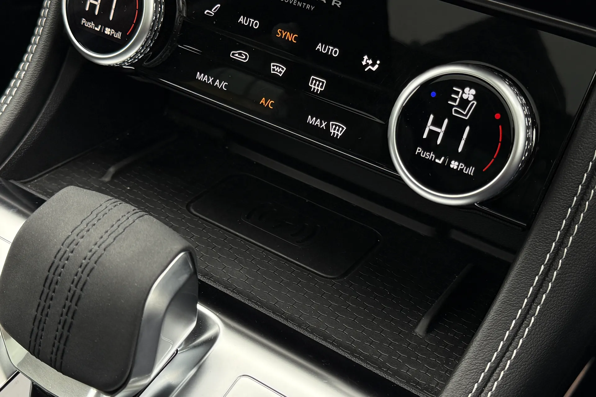 Jaguar F-PACE thumbnail image number 26