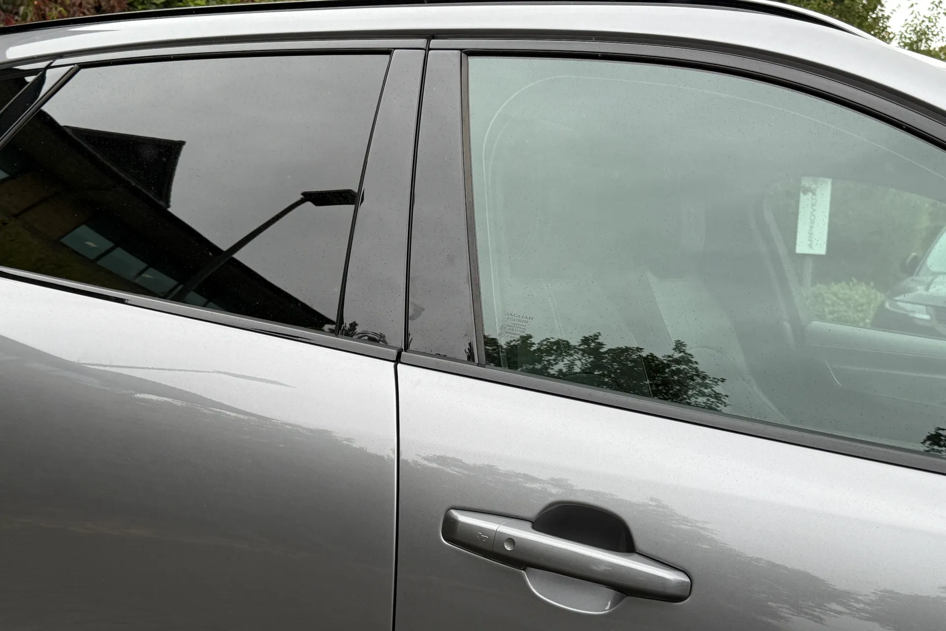 Jaguar F-PACE thumbnail image number 22