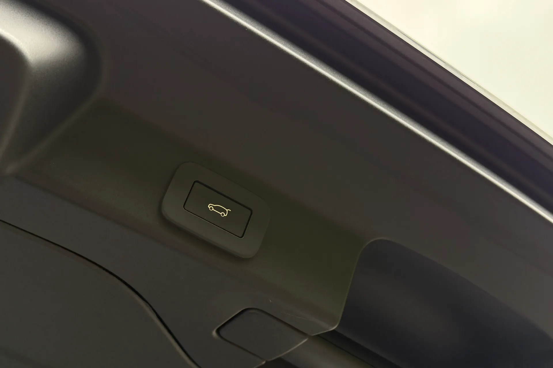 Jaguar F-PACE thumbnail image number 31