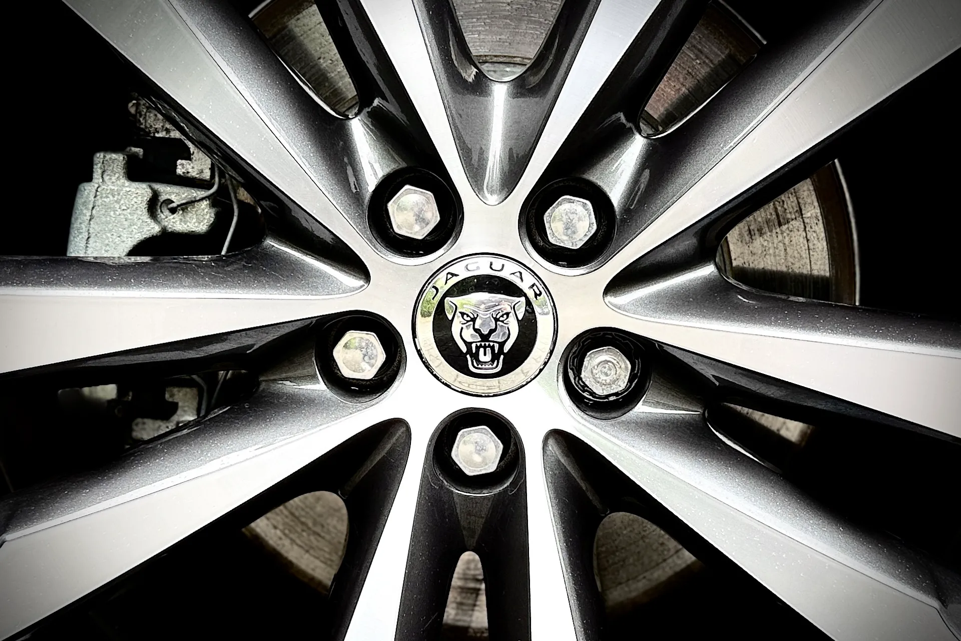 Jaguar F-PACE thumbnail image number 10