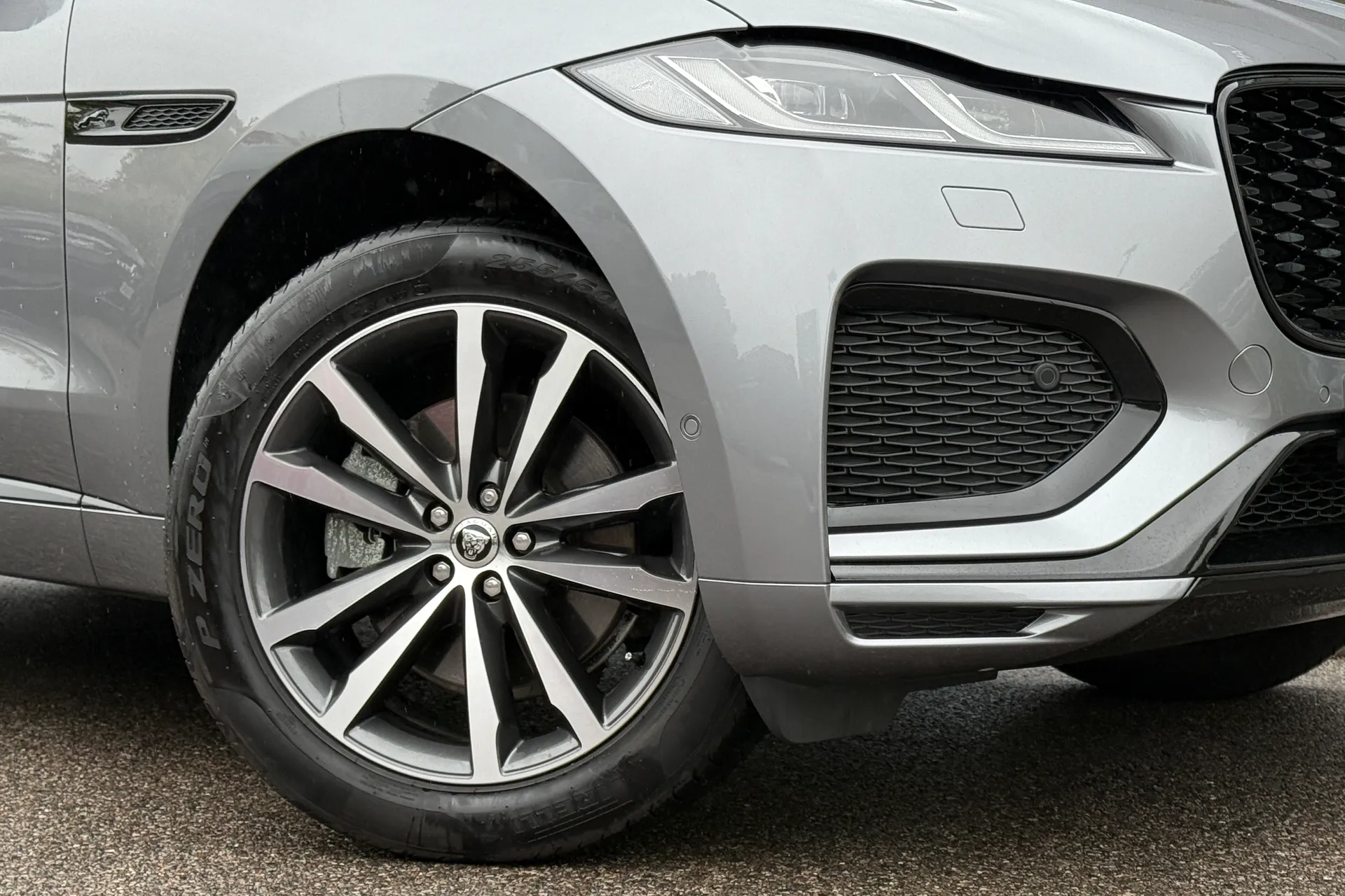 Jaguar F-PACE thumbnail image number 9