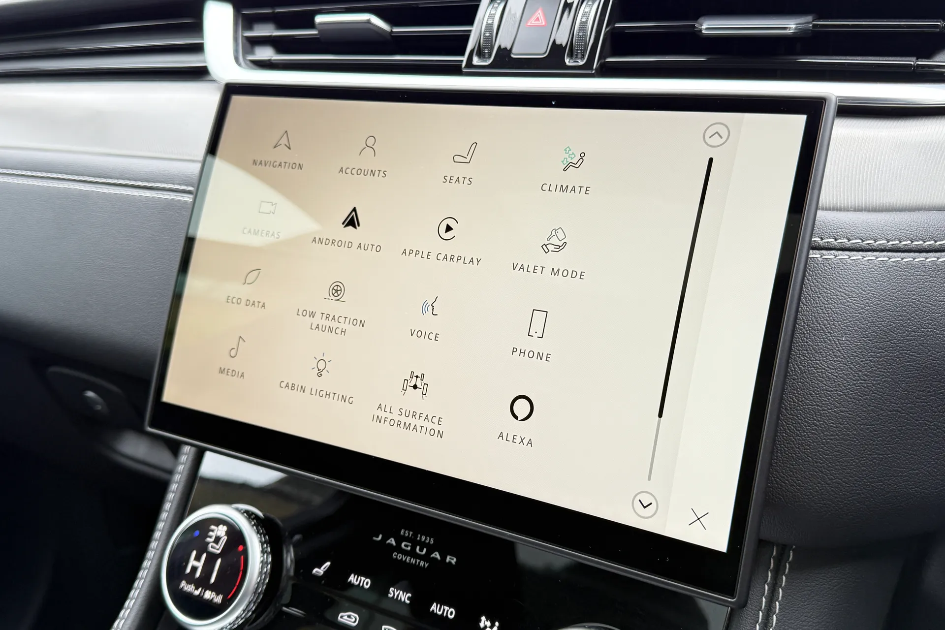 Jaguar F-PACE thumbnail image number 51