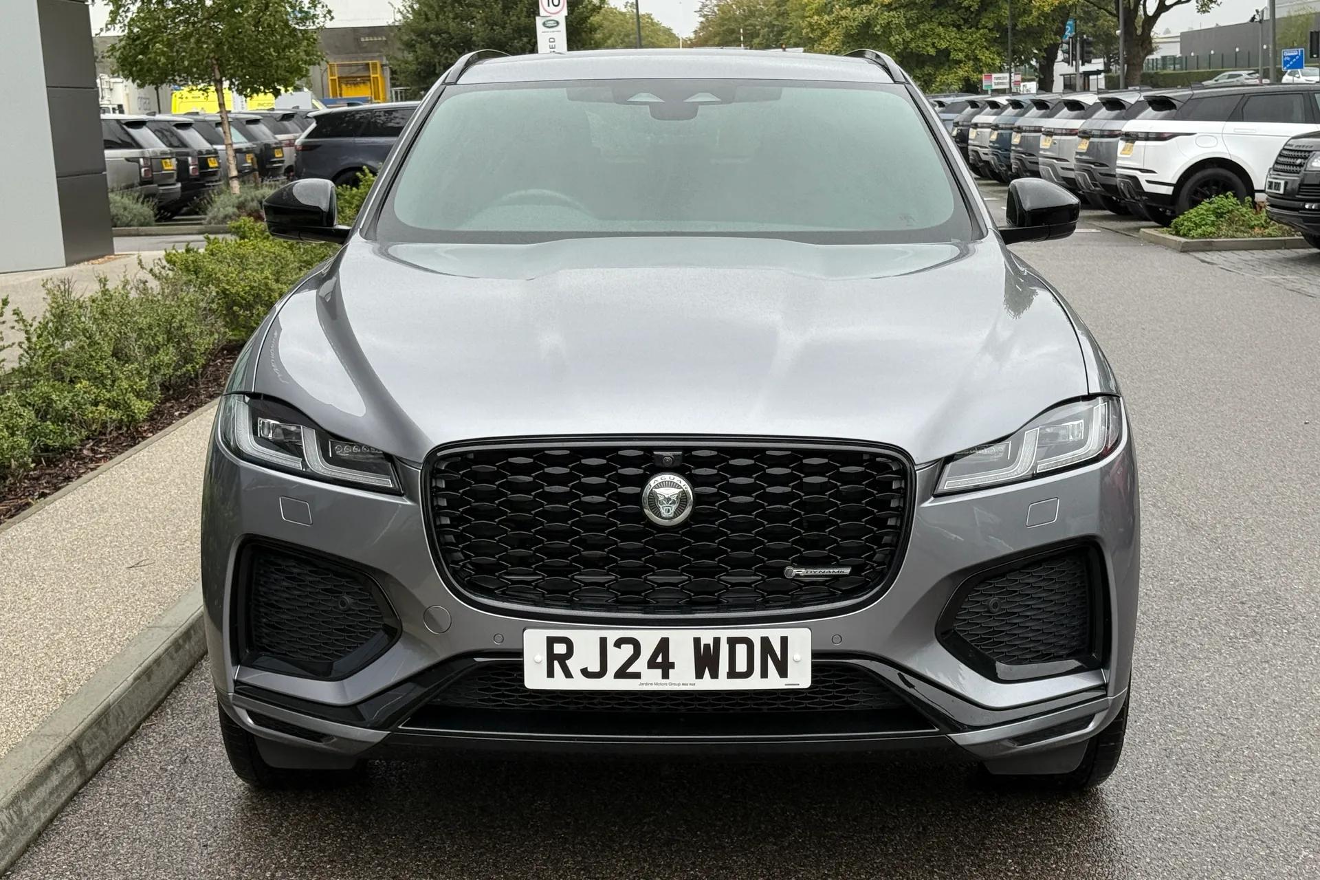 Jaguar F-PACE thumbnail image number 16