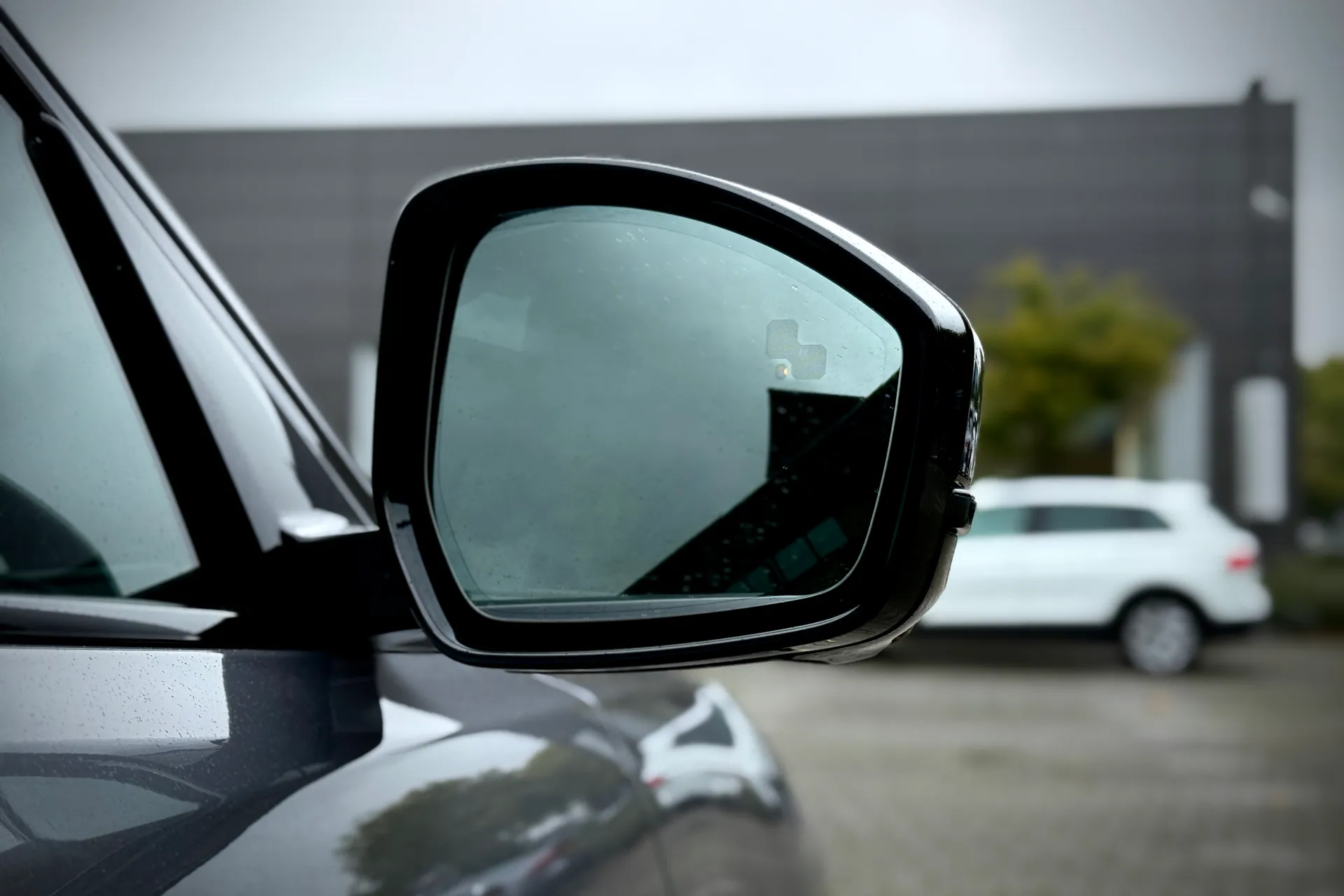 Jaguar F-PACE thumbnail image number 14