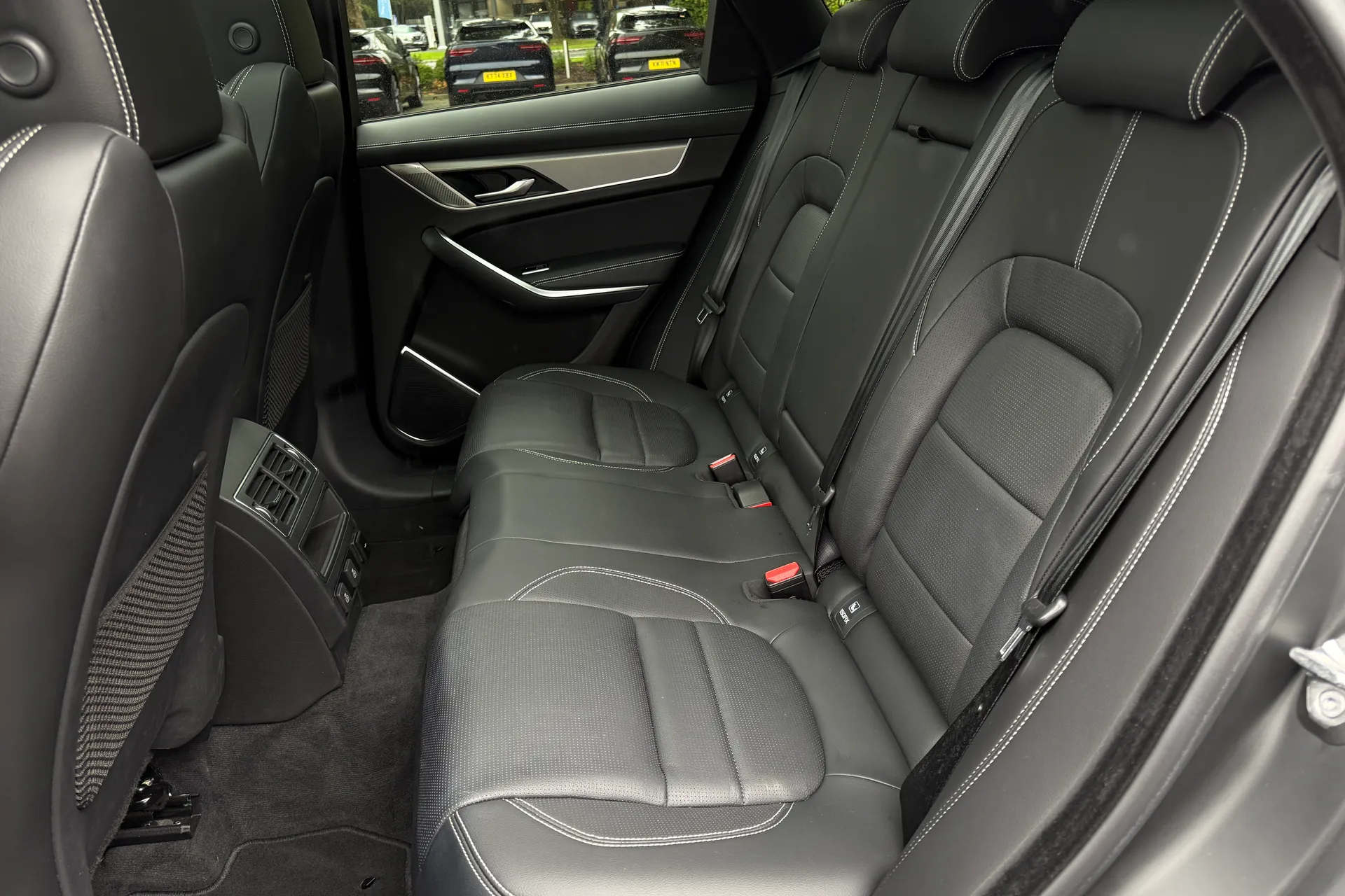 Jaguar F-PACE thumbnail image number 47