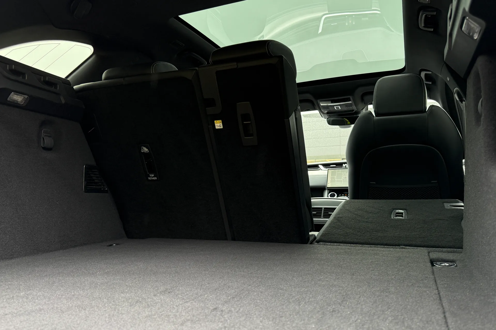 Jaguar F-PACE thumbnail image number 34