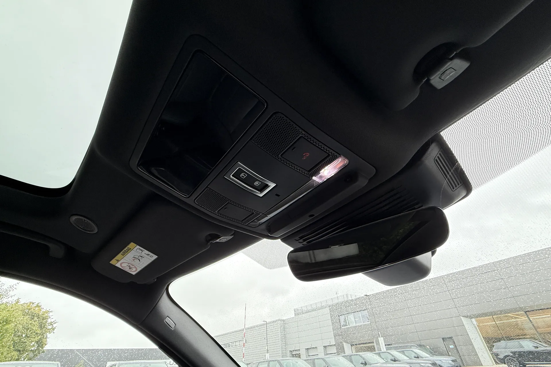 Jaguar F-PACE thumbnail image number 28