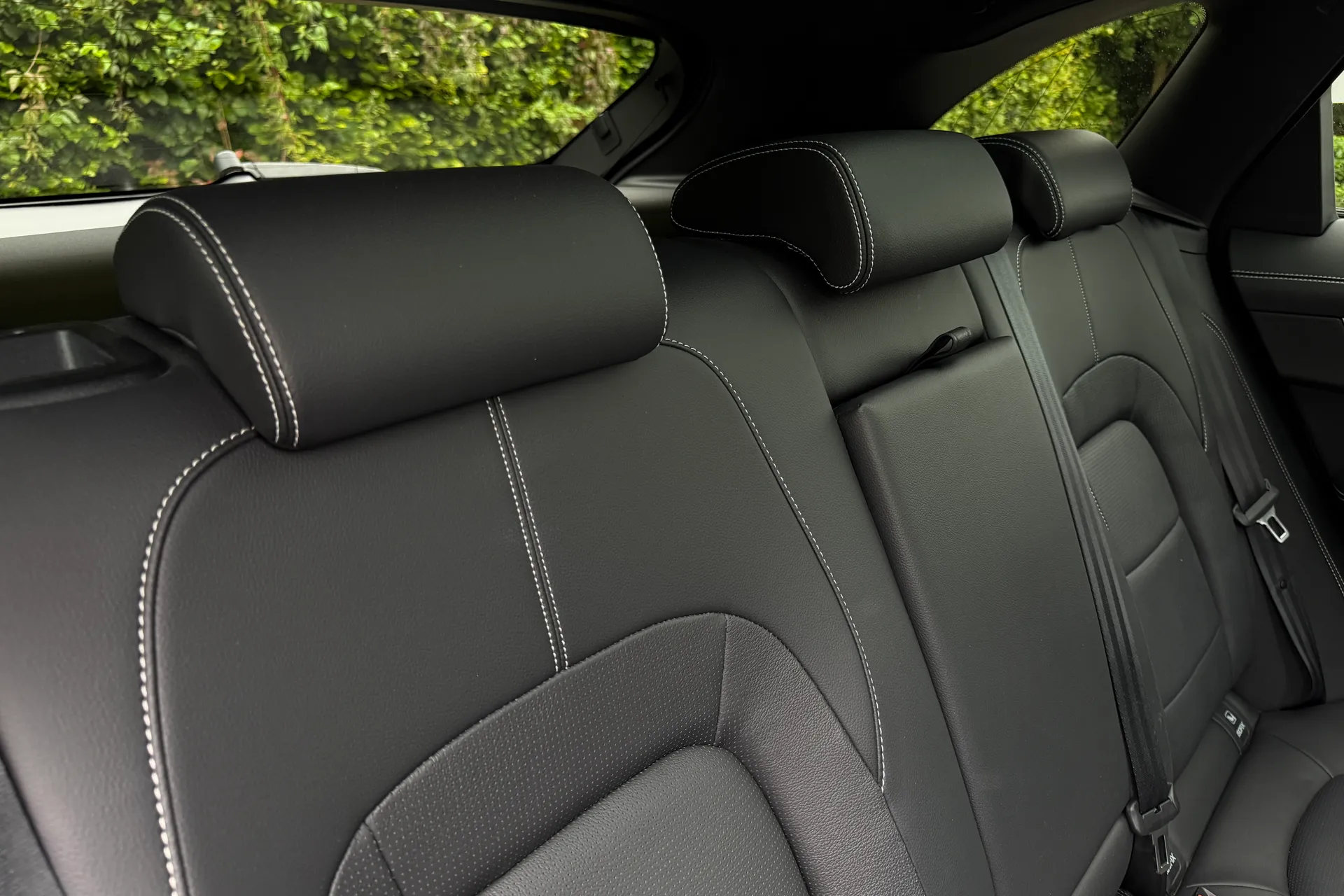 Jaguar F-PACE thumbnail image number 35