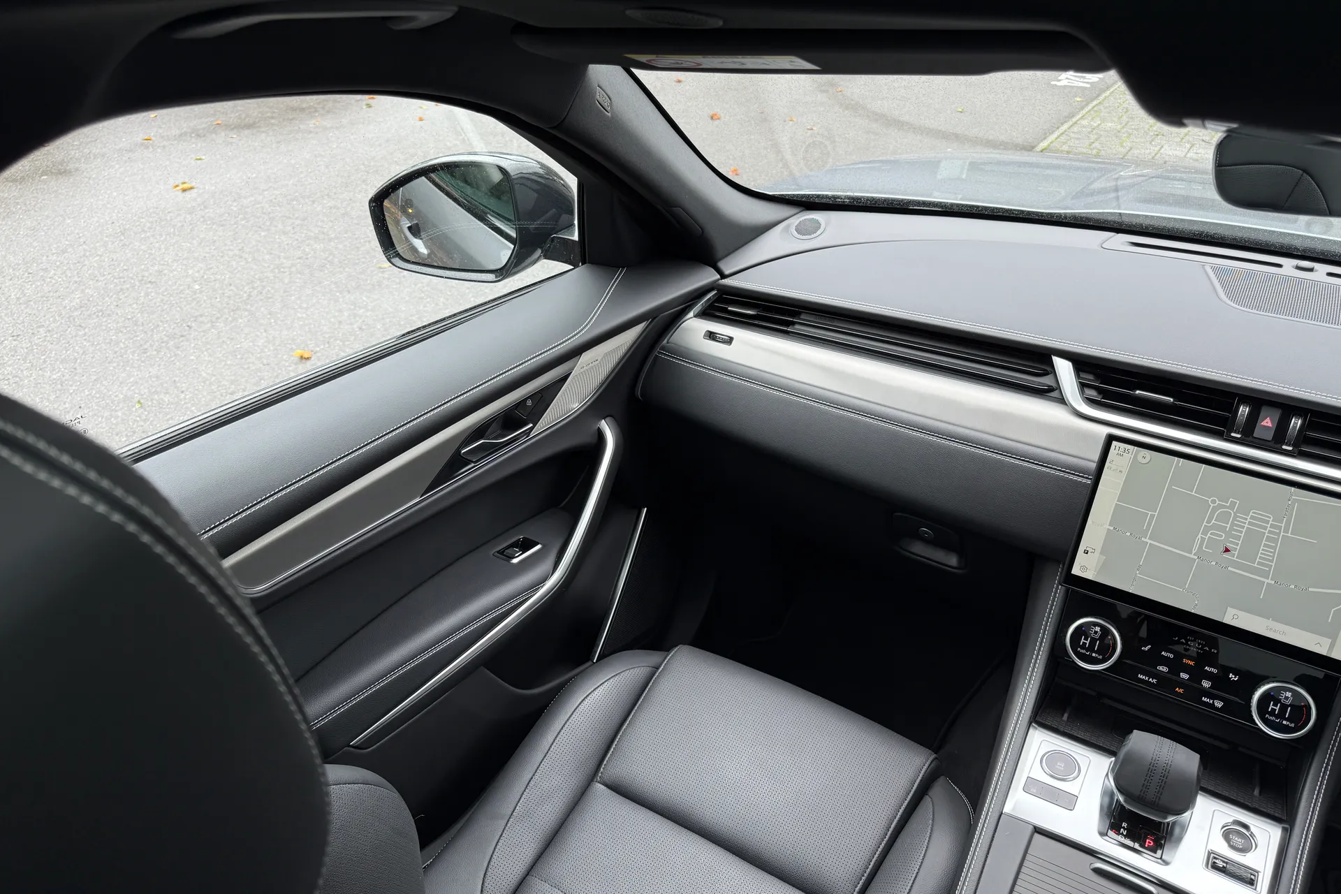 Jaguar F-PACE thumbnail image number 24