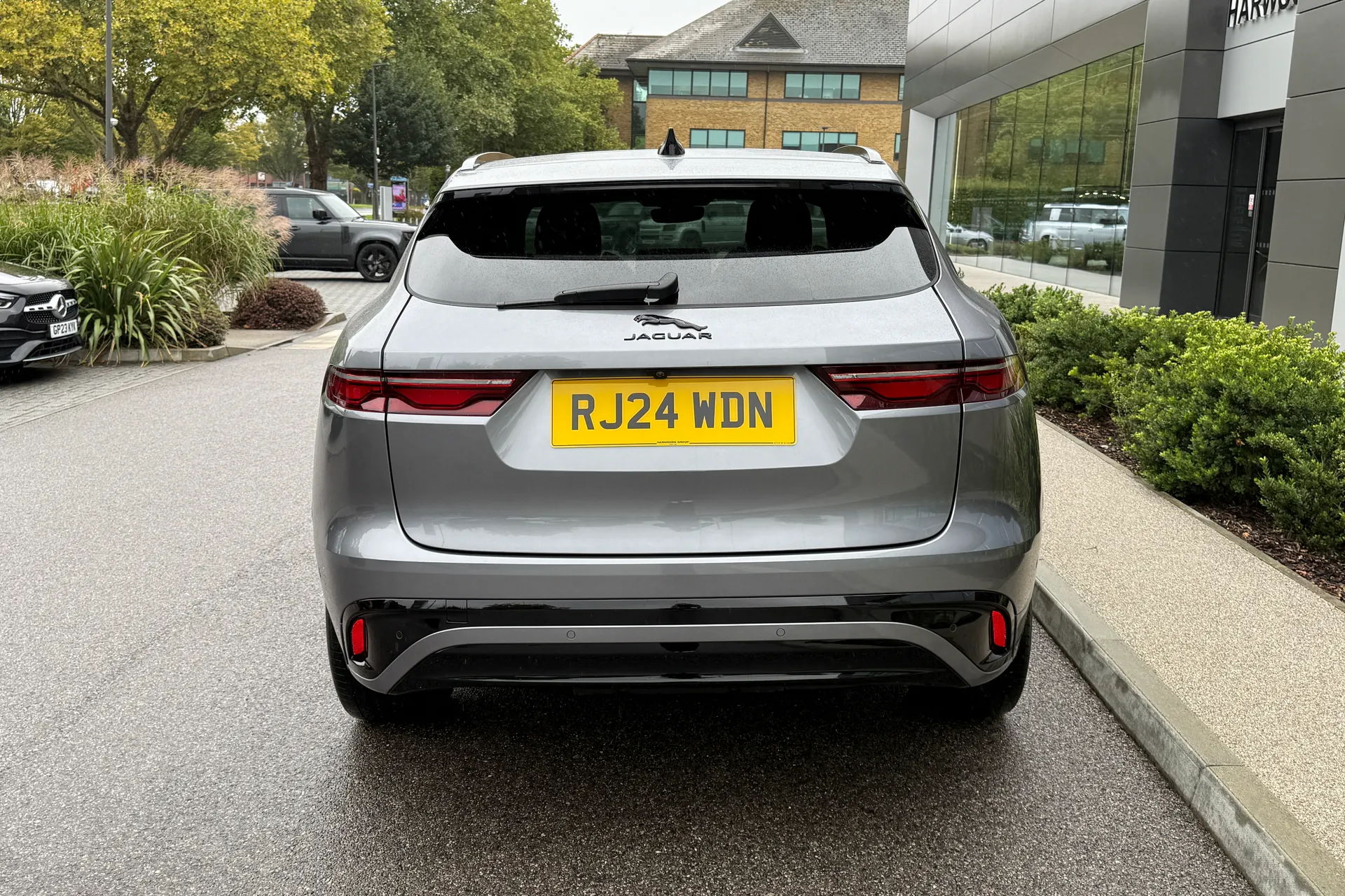 Jaguar F-PACE thumbnail image number 13