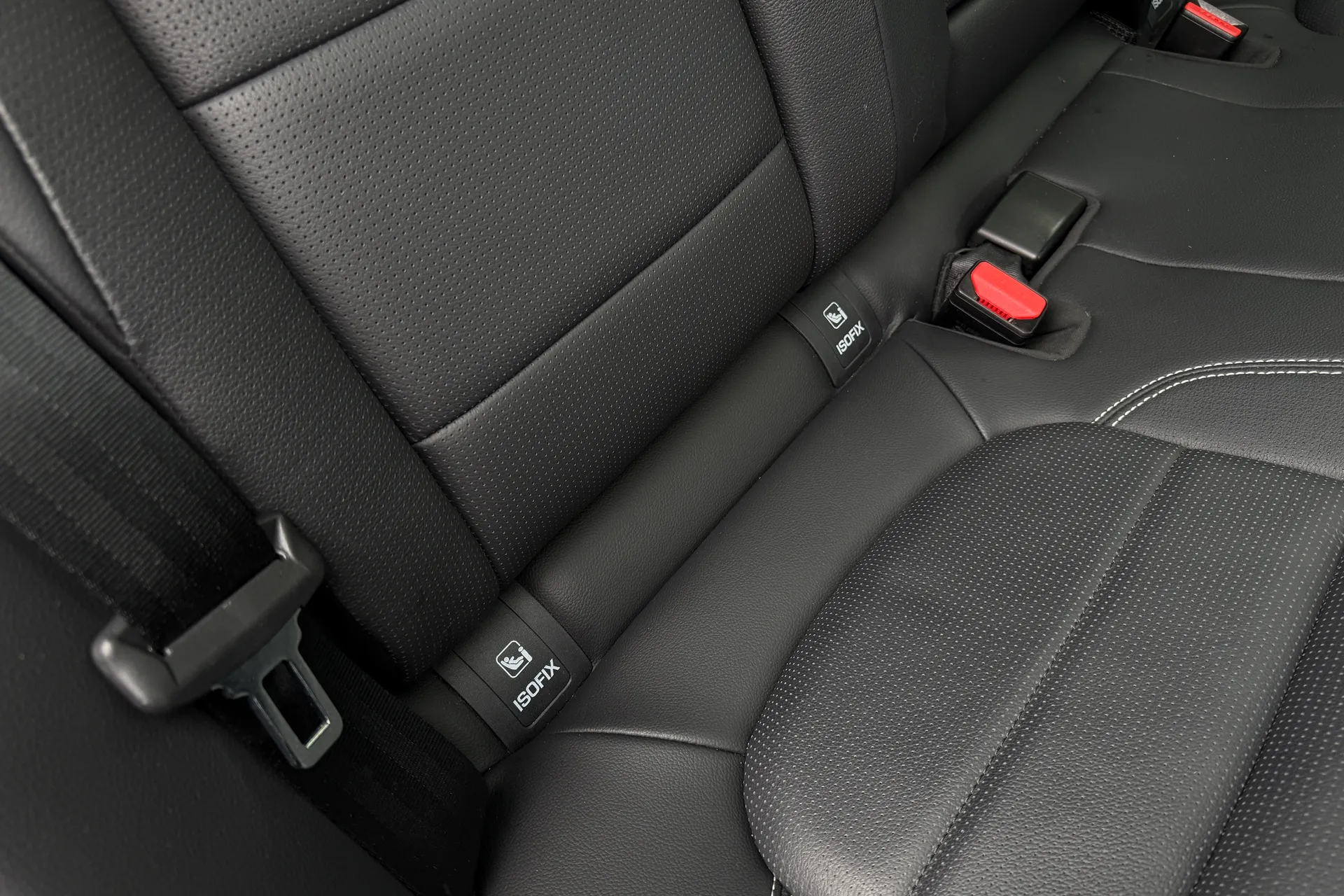 Jaguar F-PACE thumbnail image number 38