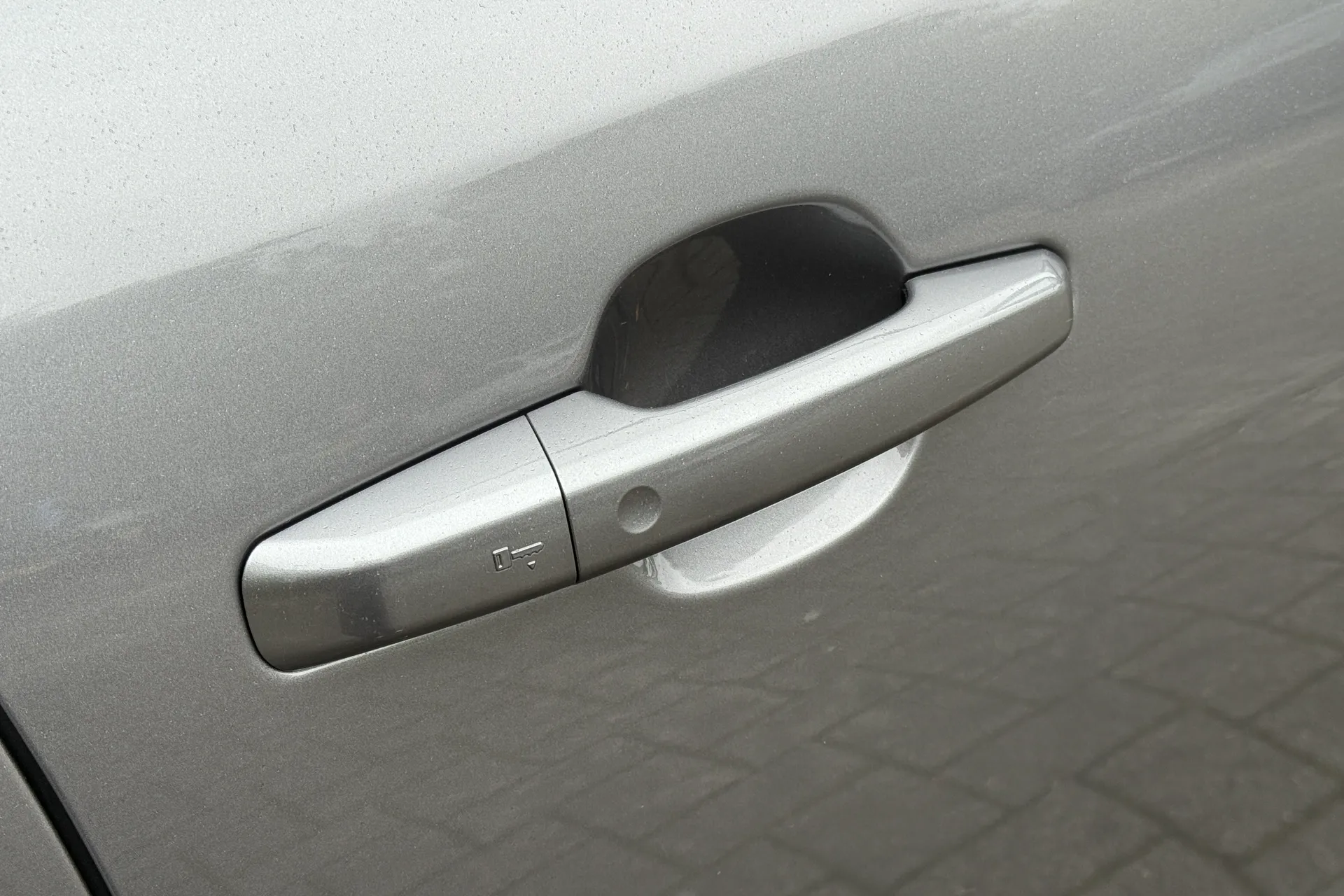 Jaguar F-PACE thumbnail image number 23