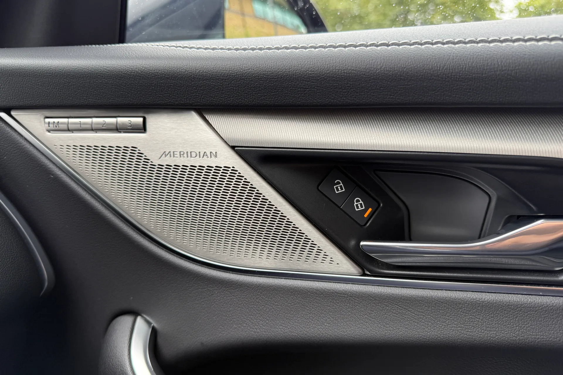 Jaguar F-PACE thumbnail image number 59