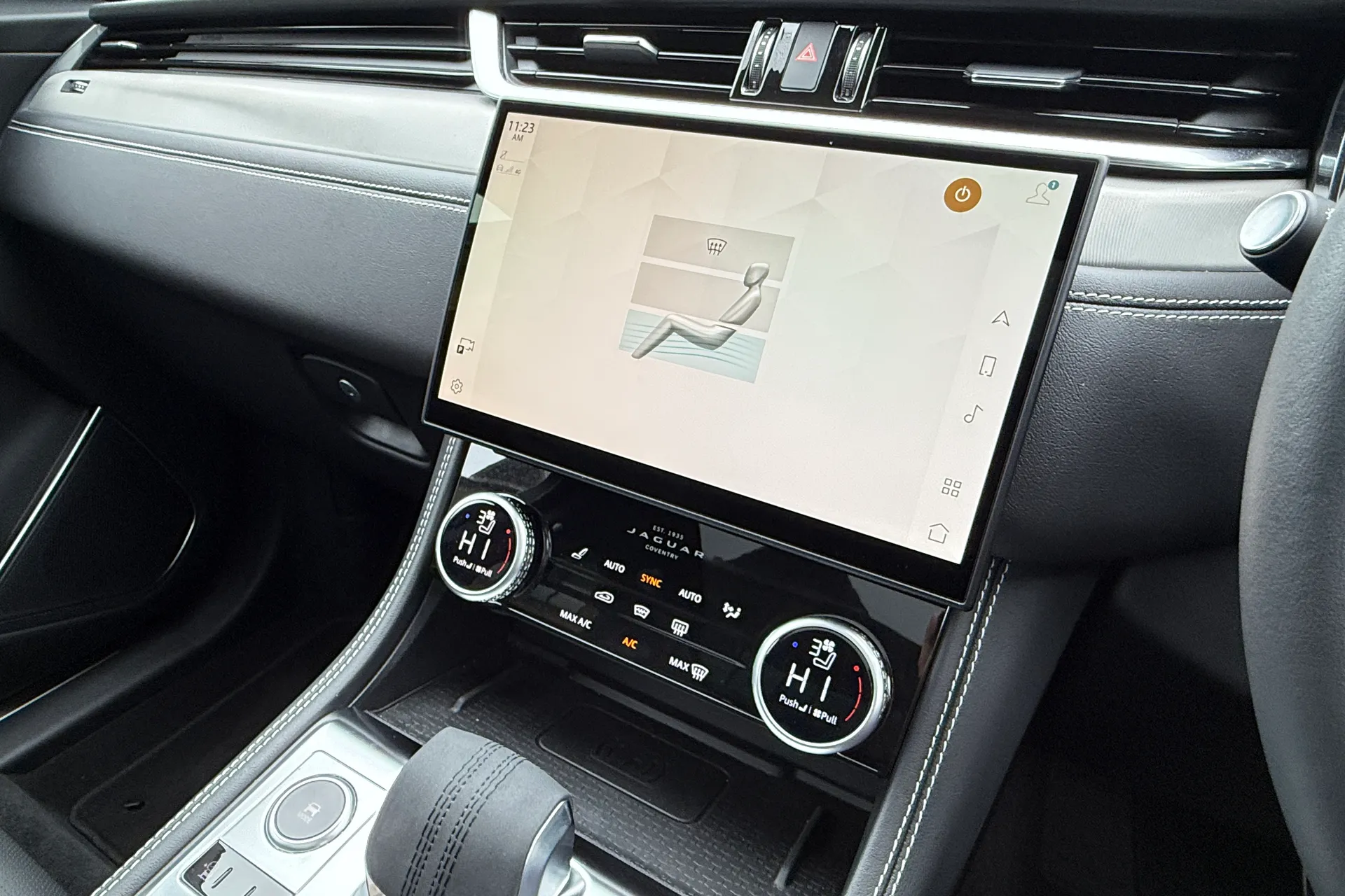 Jaguar F-PACE thumbnail image number 54