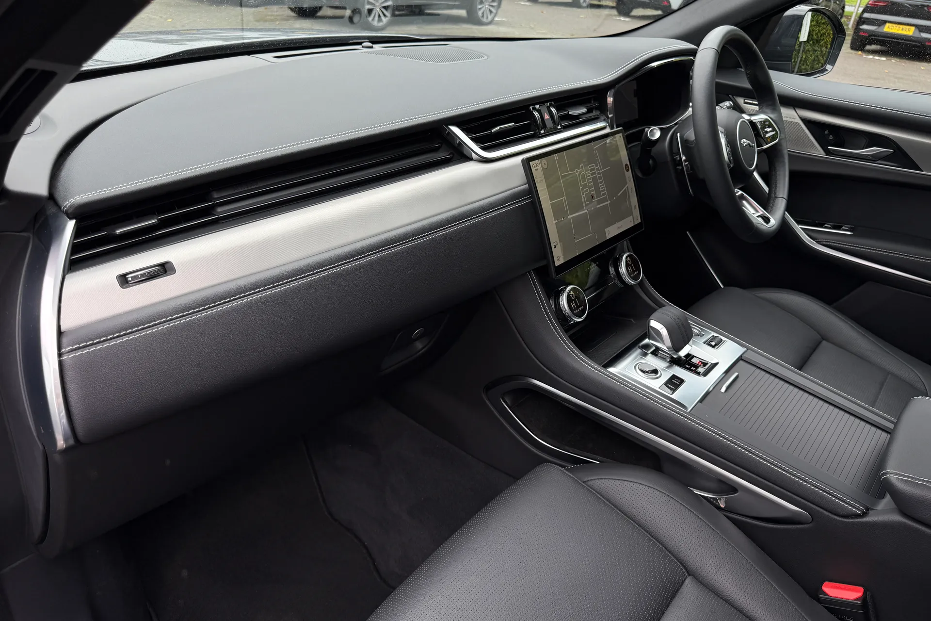 Jaguar F-PACE thumbnail image number 46