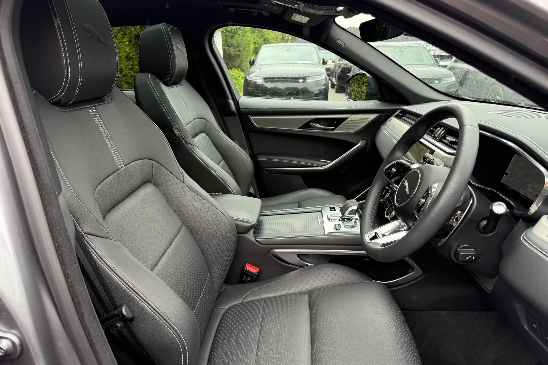 Jaguar F-PACE thumbnail image number 43