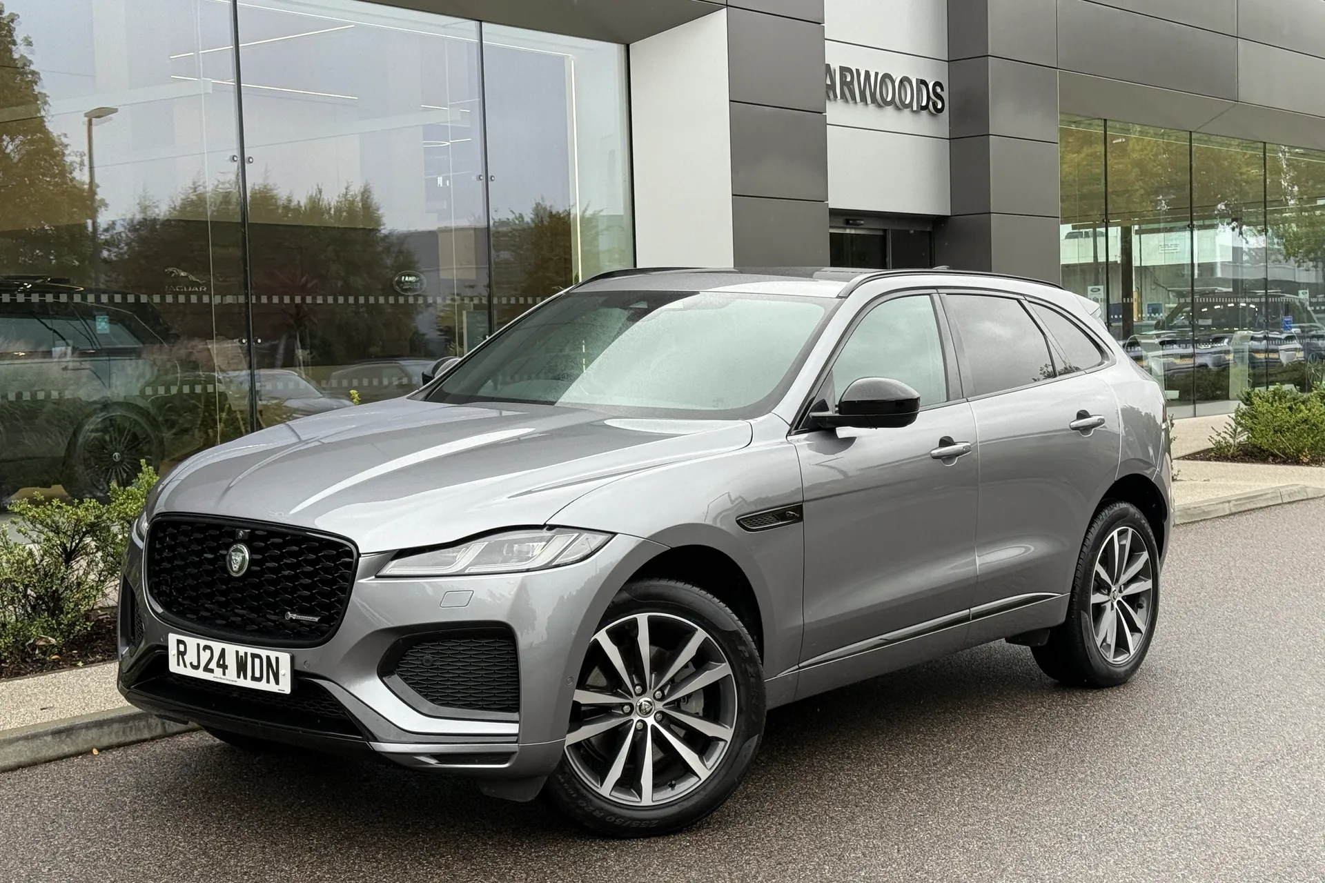 Jaguar F-PACE thumbnail image number 21