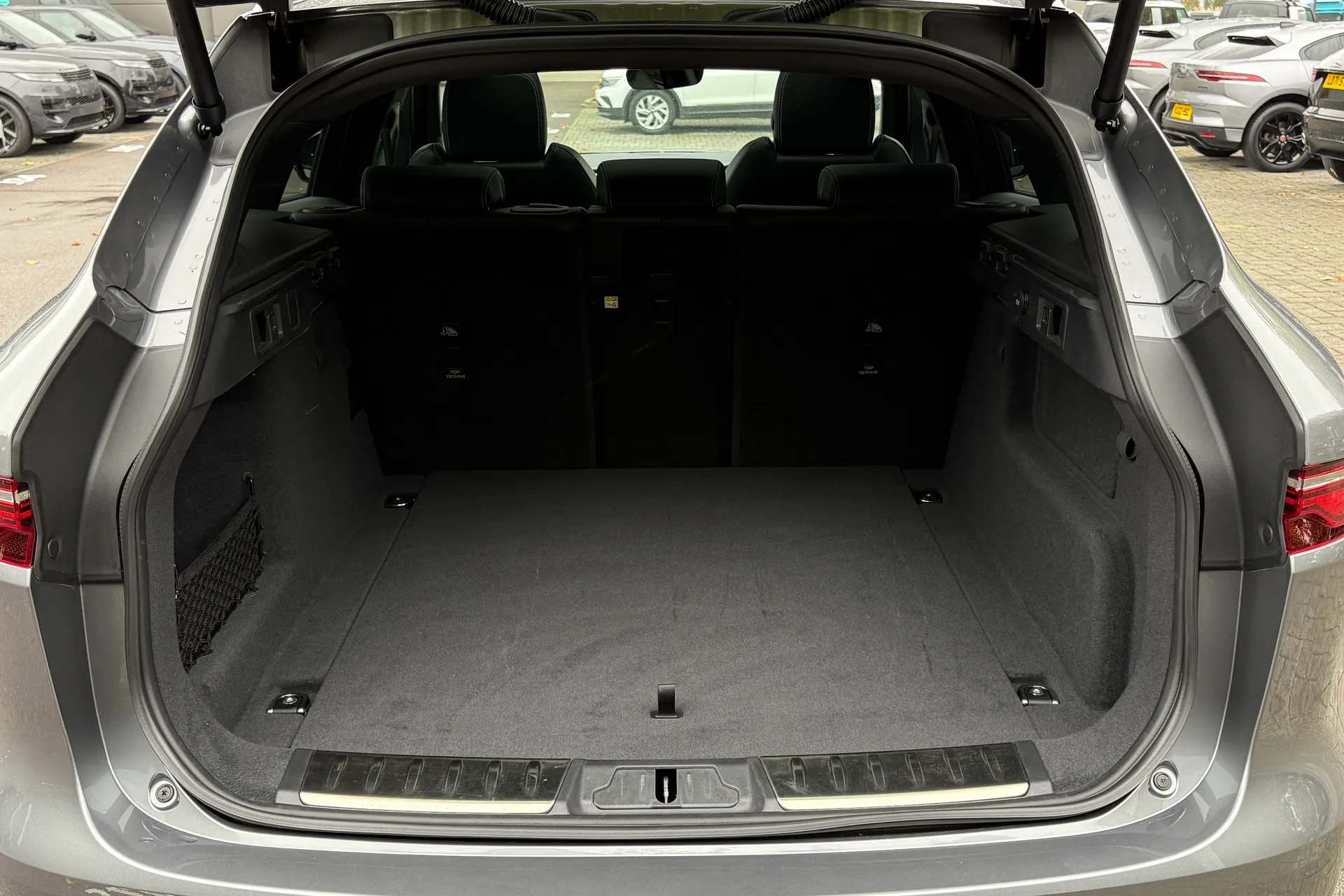 Jaguar F-PACE thumbnail image number 33