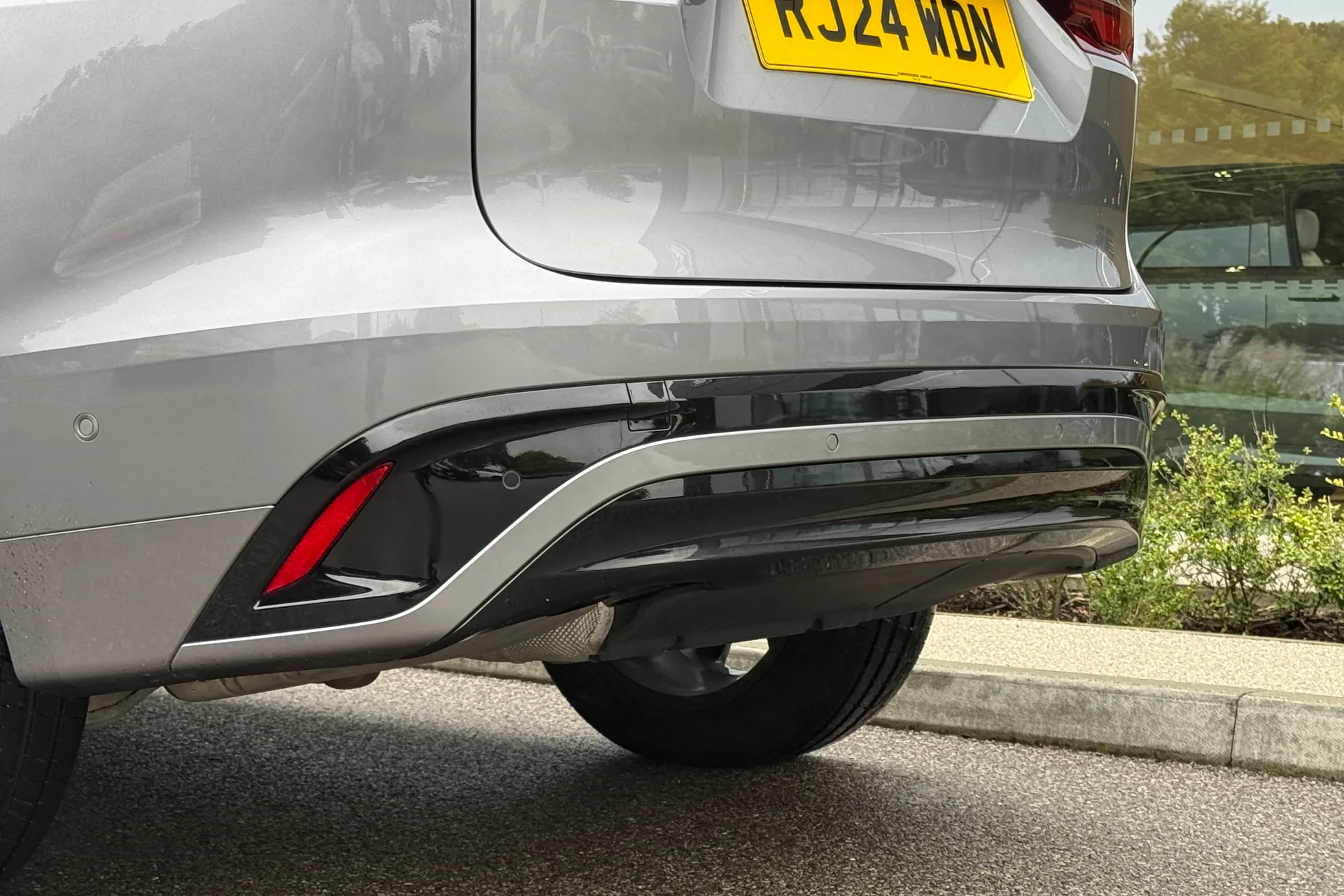 Jaguar F-PACE thumbnail image number 18