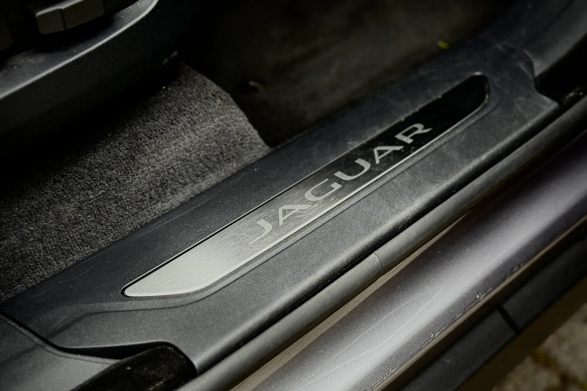 Jaguar F-PACE thumbnail image number 41