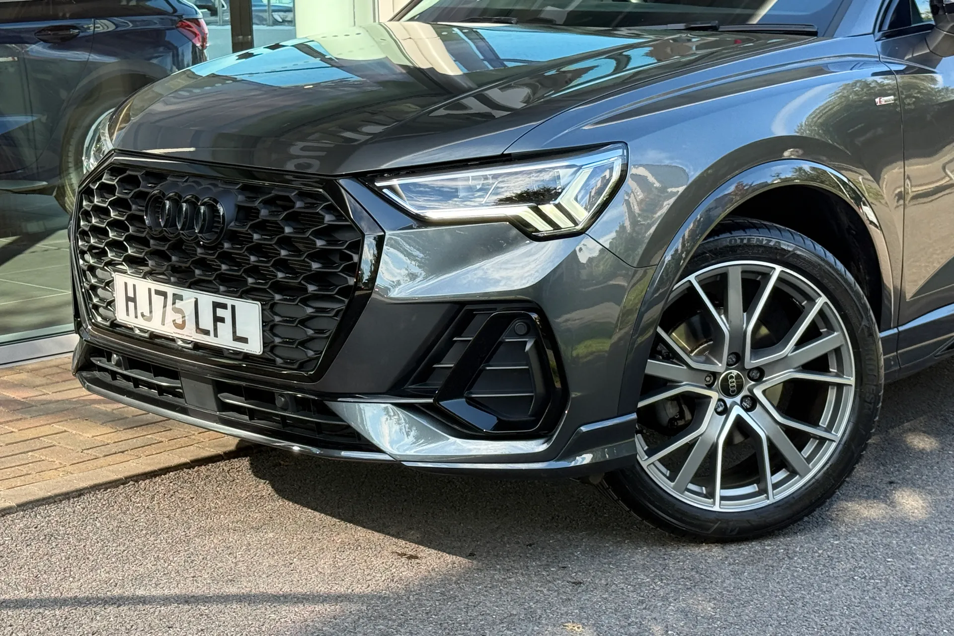 Audi Q3 thumbnail image number 53
