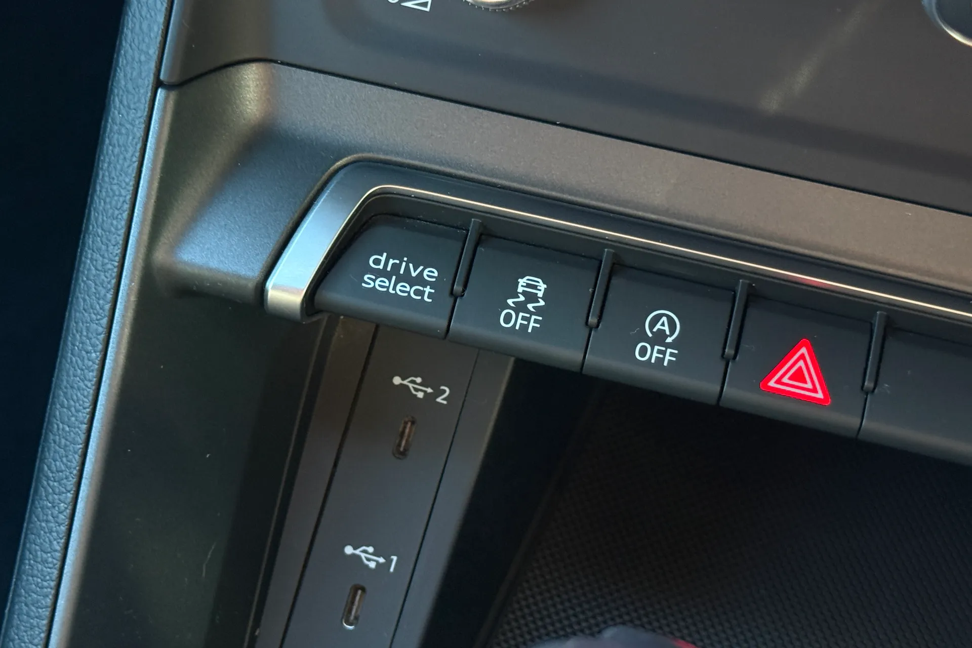 Audi Q3 thumbnail image number 20