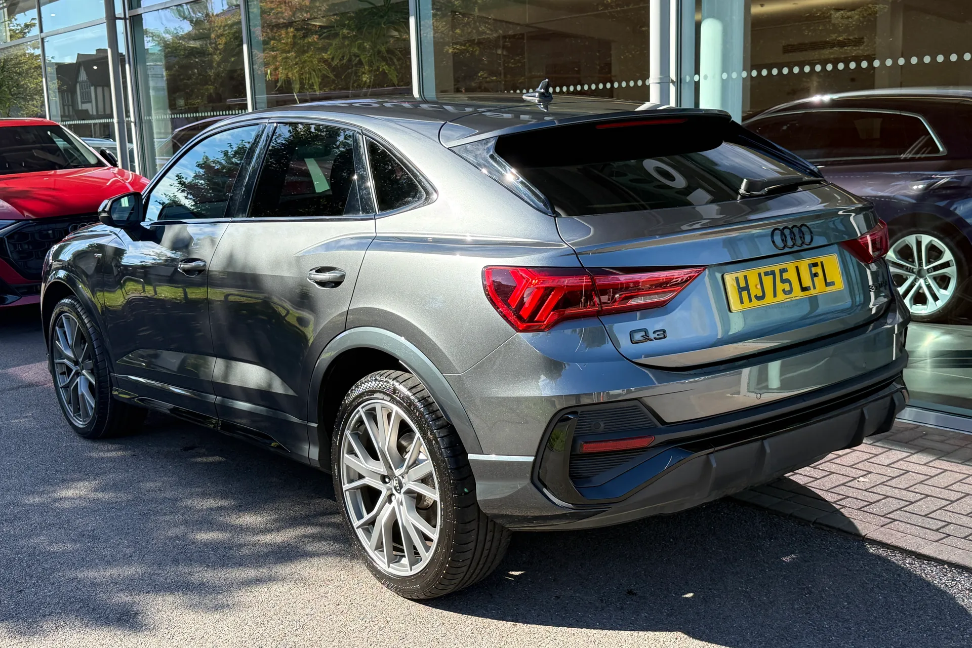 Audi Q3 thumbnail image number 42