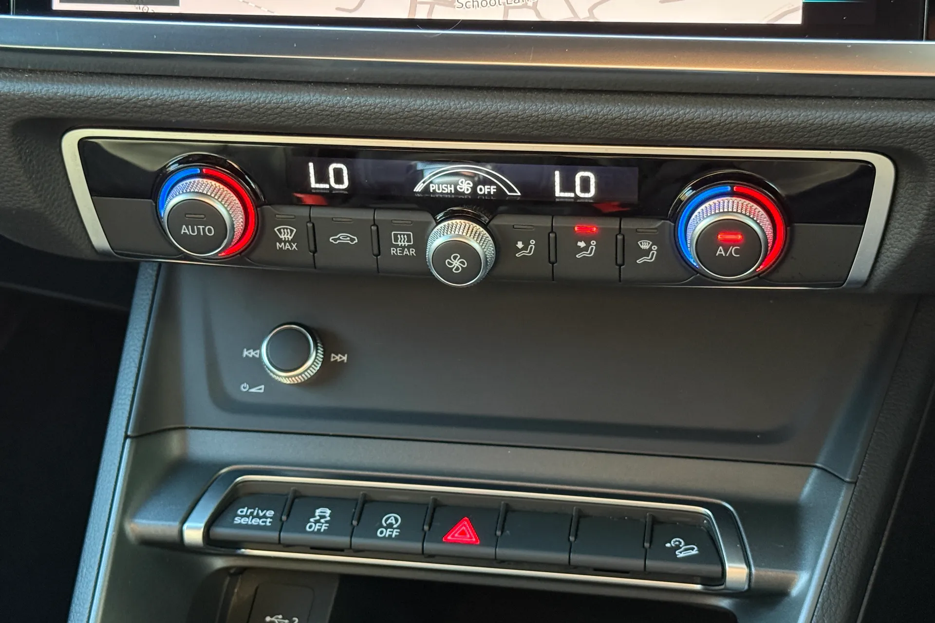 Audi Q3 thumbnail image number 19