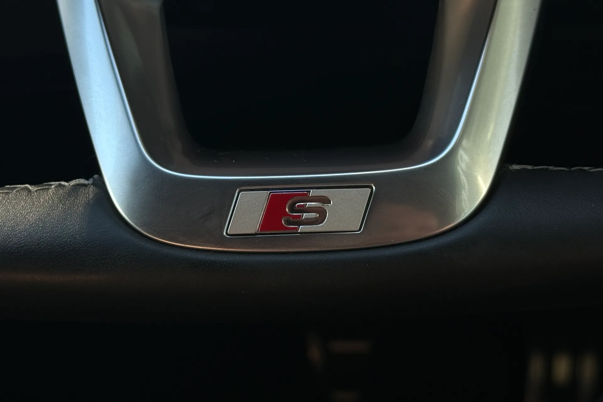 Audi Q3 thumbnail image number 14