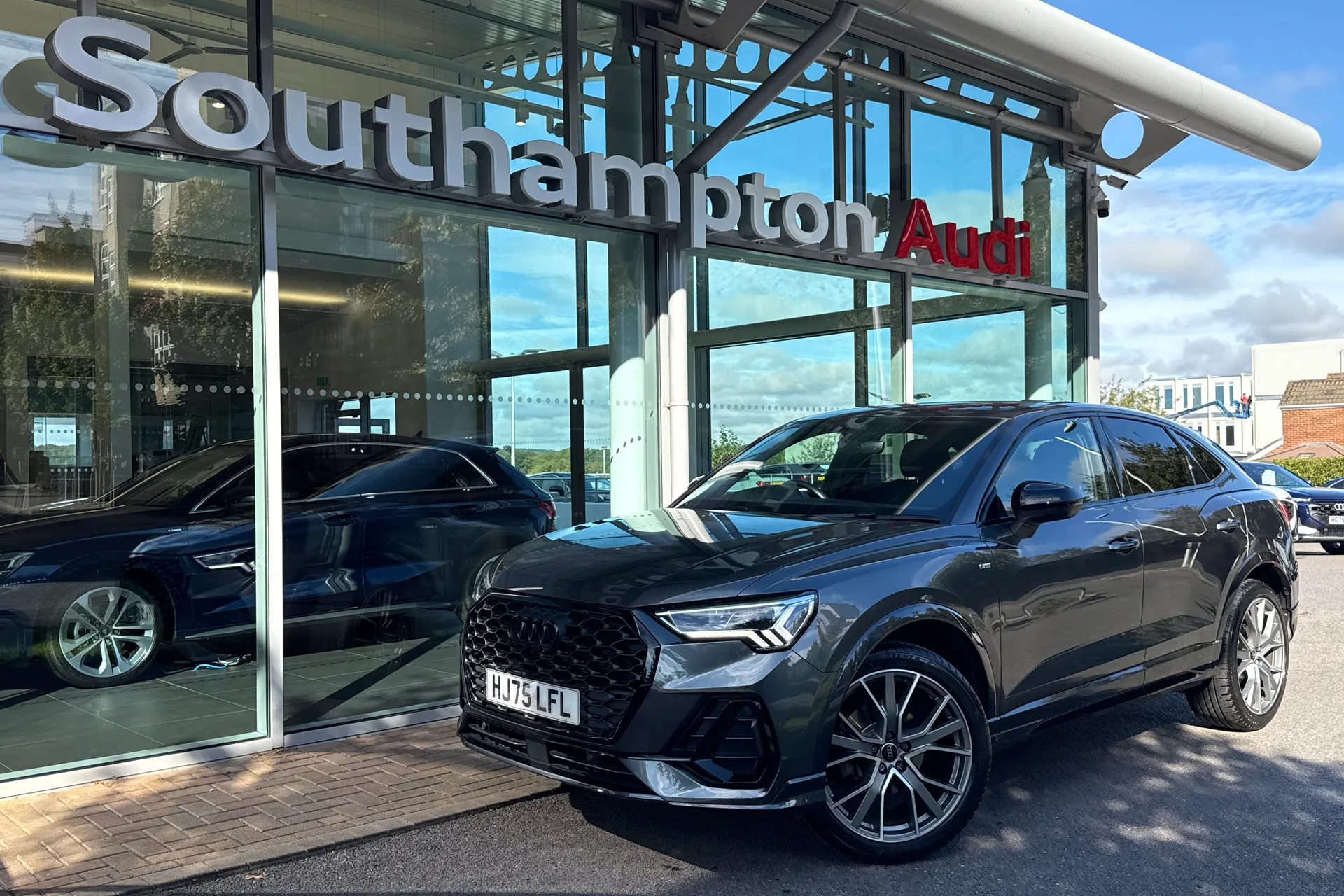 Audi Q3 thumbnail image number 54