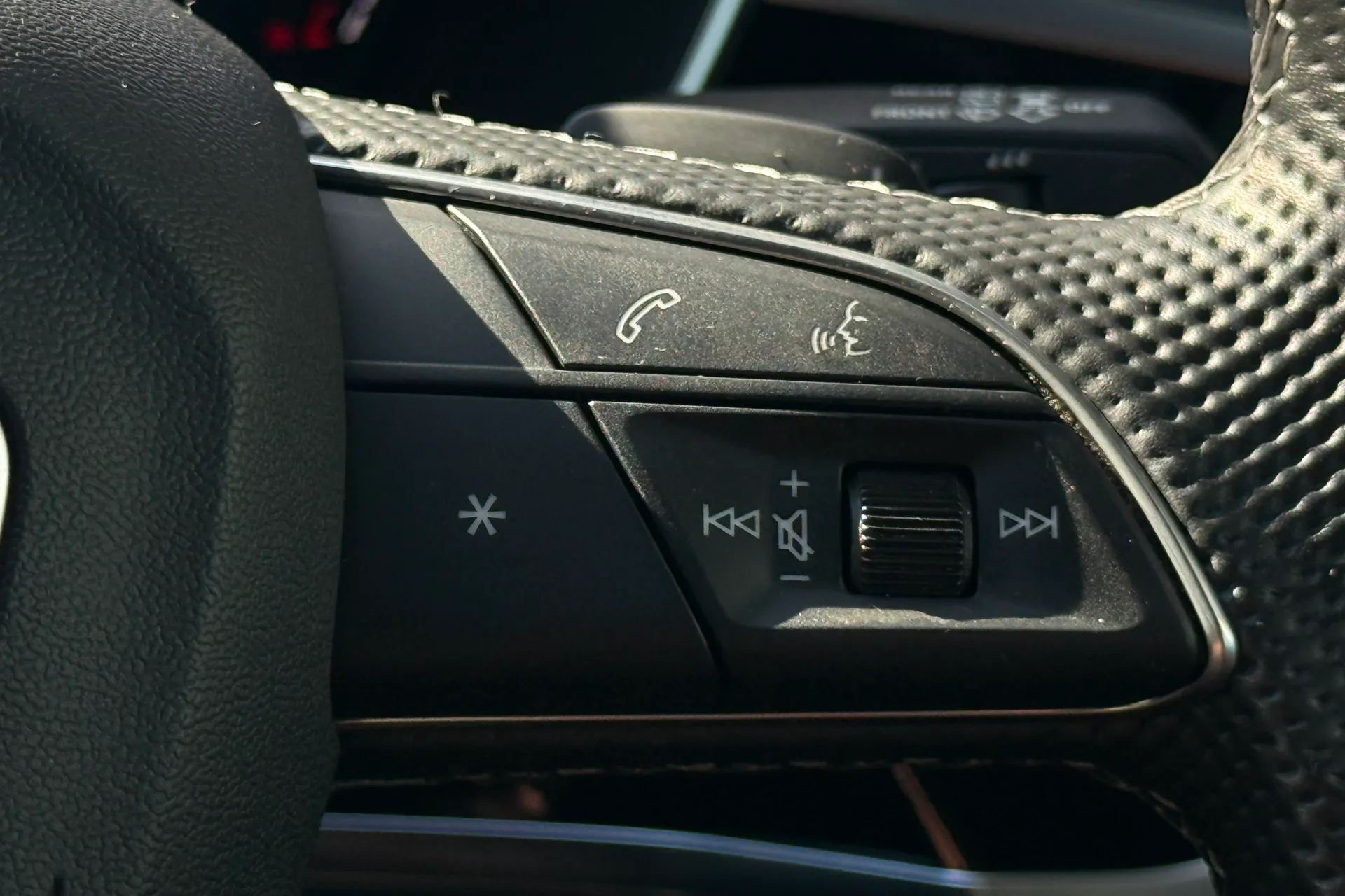 Audi Q3 thumbnail image number 10
