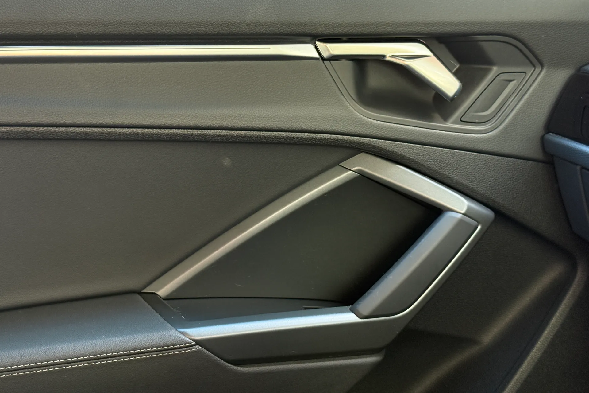 Audi Q3 thumbnail image number 25