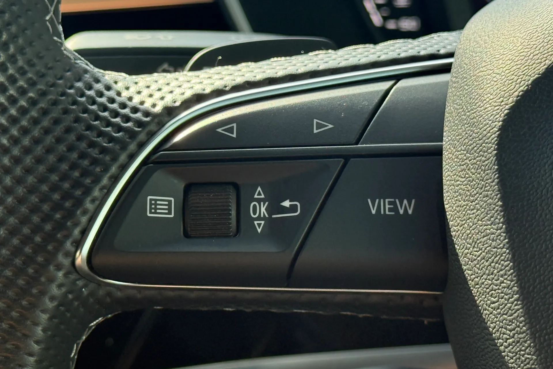 Audi Q3 thumbnail image number 11