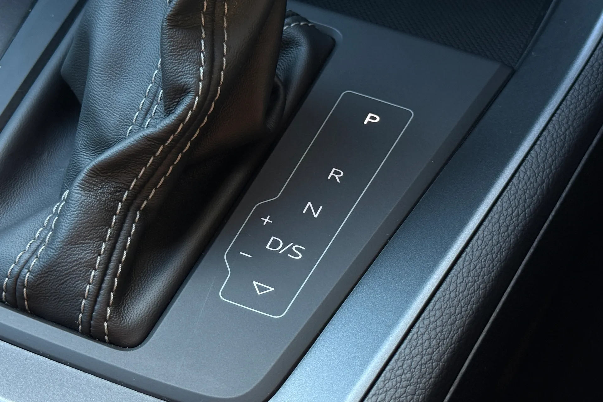 Audi Q3 thumbnail image number 21