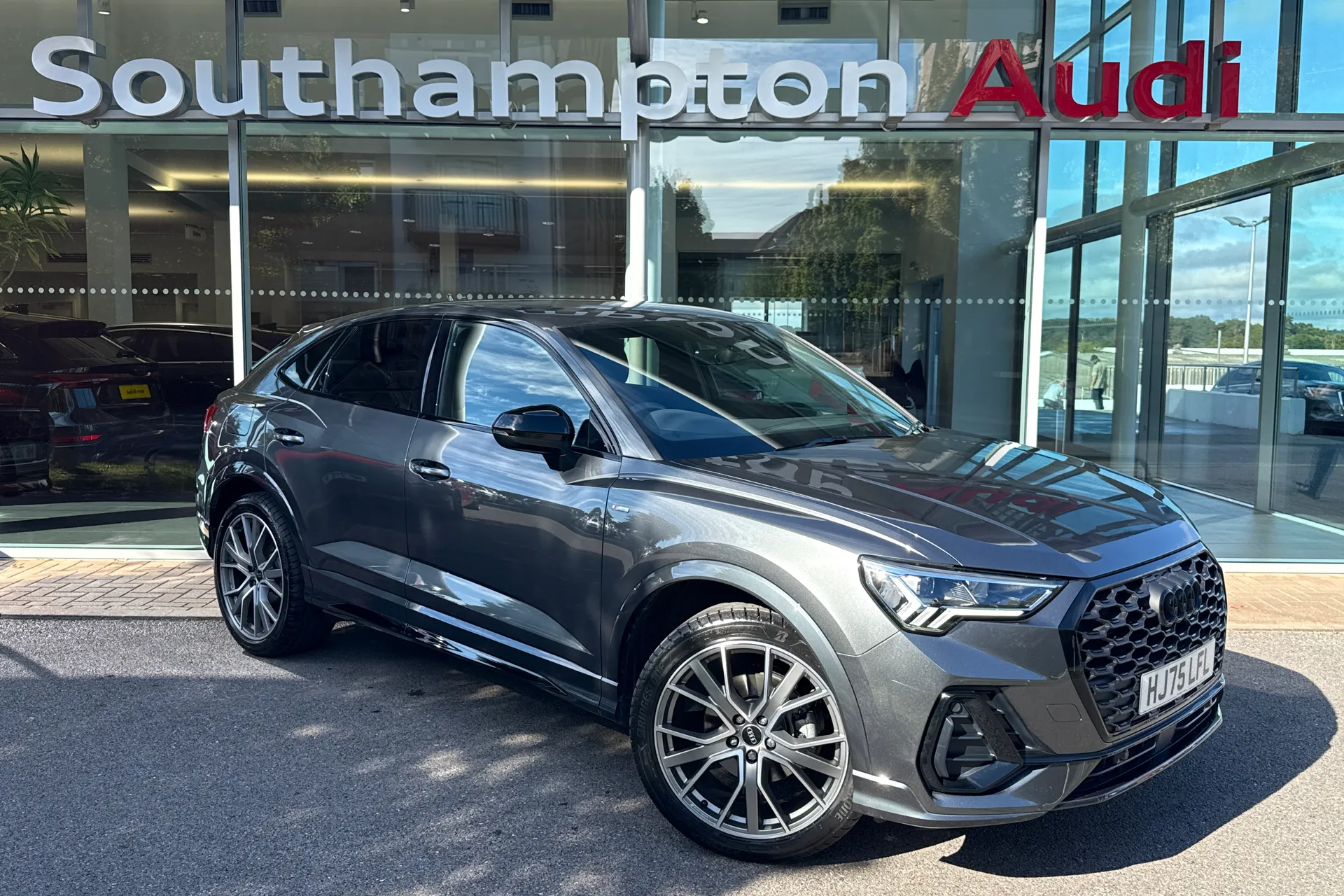 Audi Q3 thumbnail image number 56