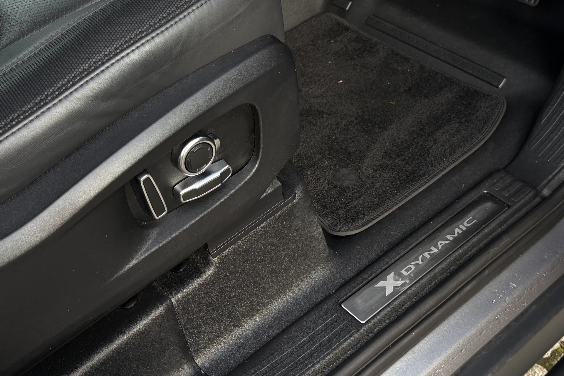 LAND ROVER DEFENDER thumbnail image number 37