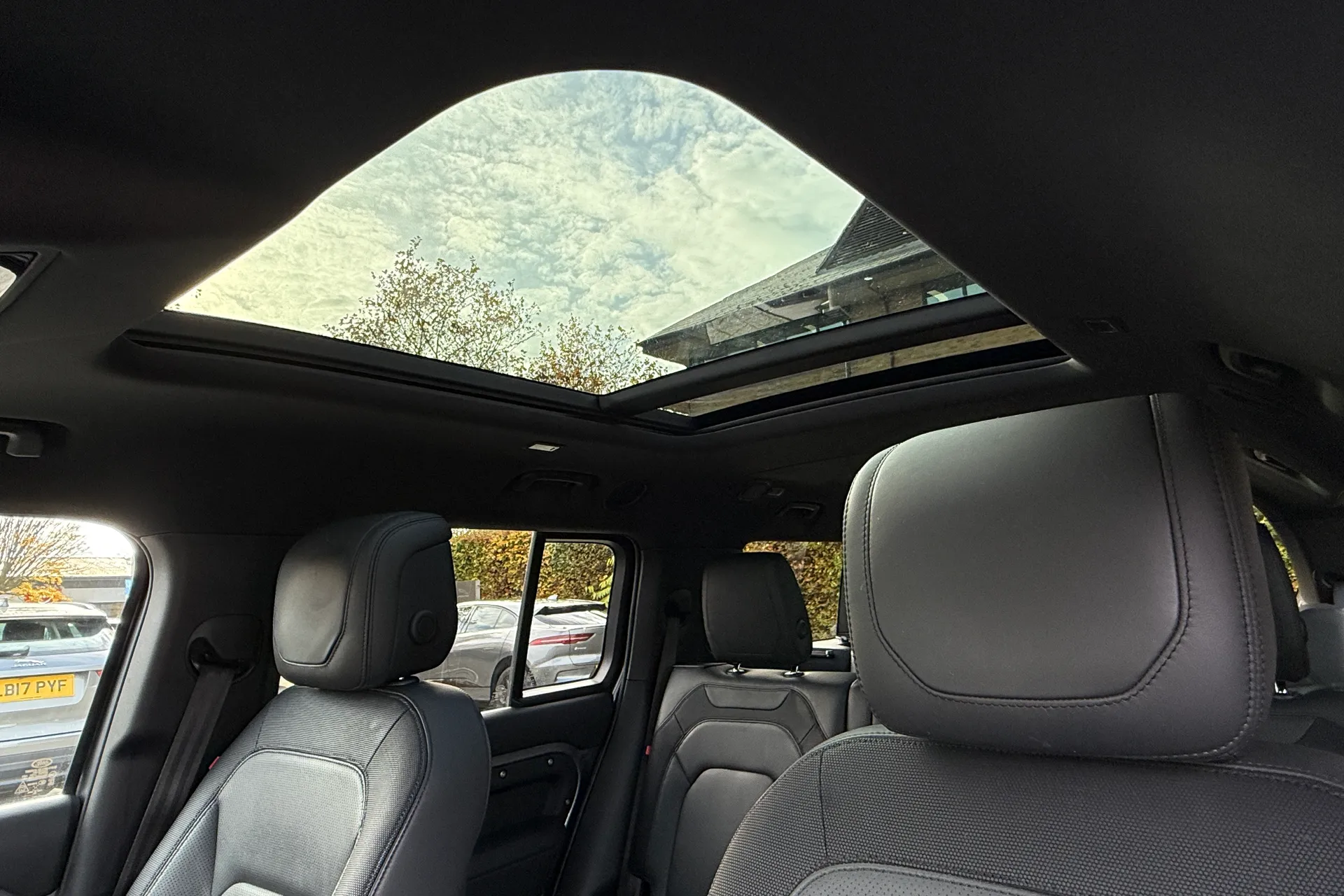 LAND ROVER DEFENDER thumbnail image number 4