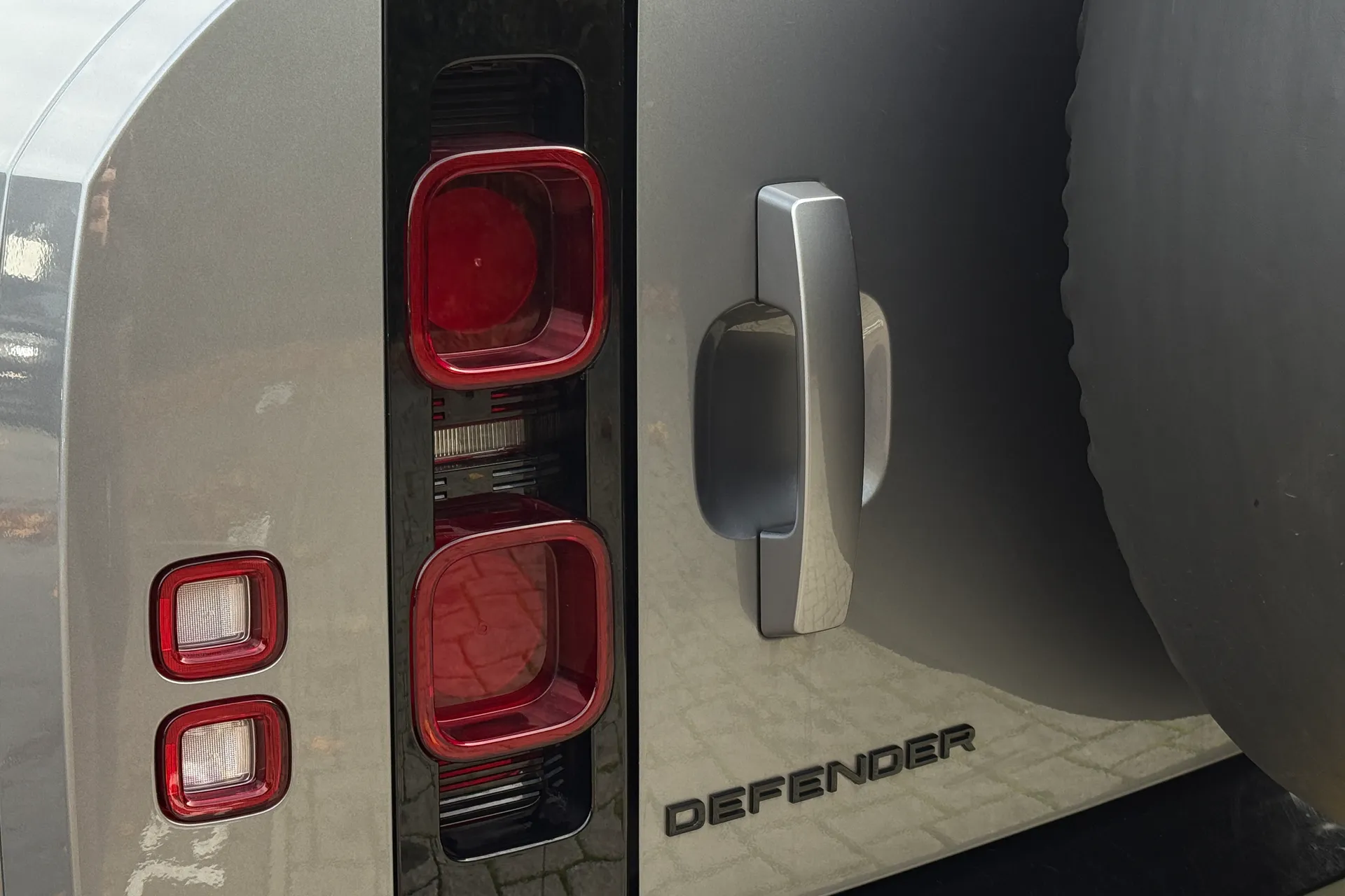 LAND ROVER DEFENDER thumbnail image number 26