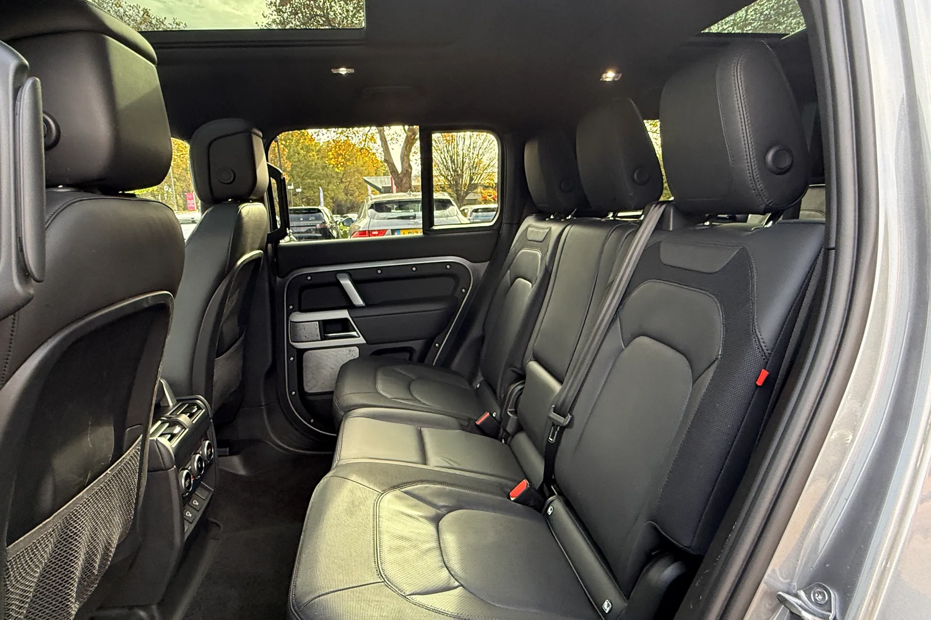 LAND ROVER DEFENDER thumbnail image number 44