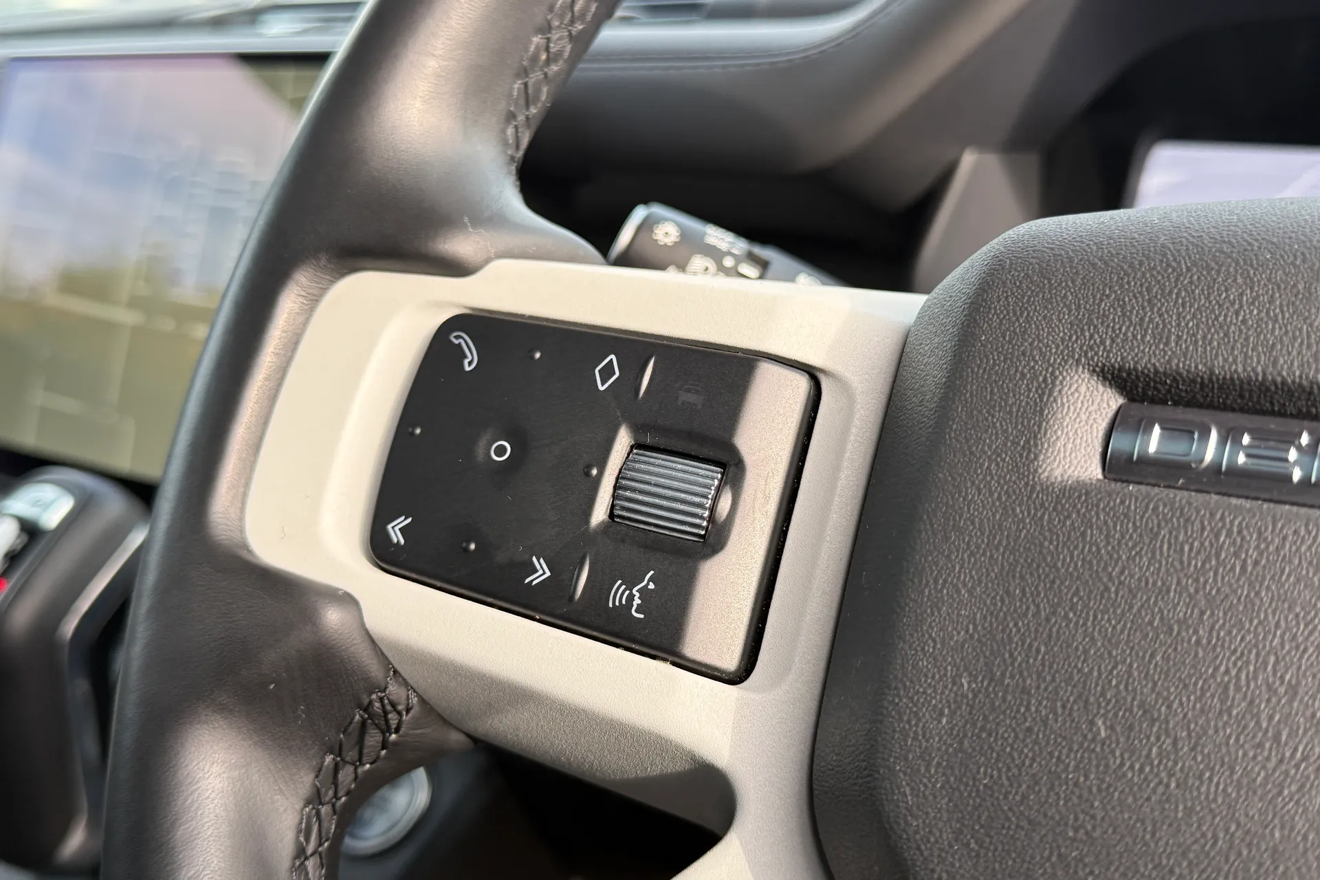 LAND ROVER DEFENDER thumbnail image number 48