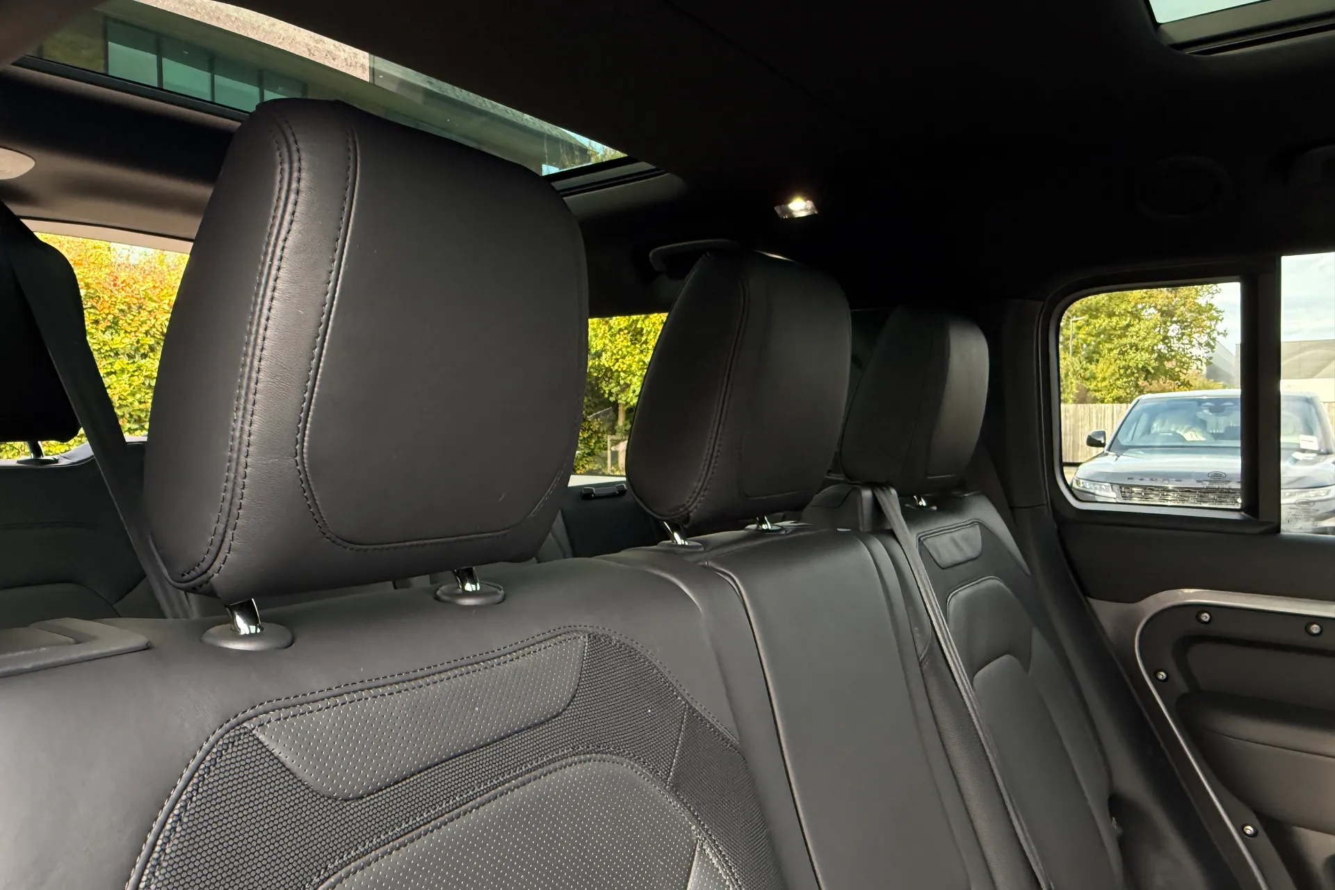 LAND ROVER DEFENDER thumbnail image number 31