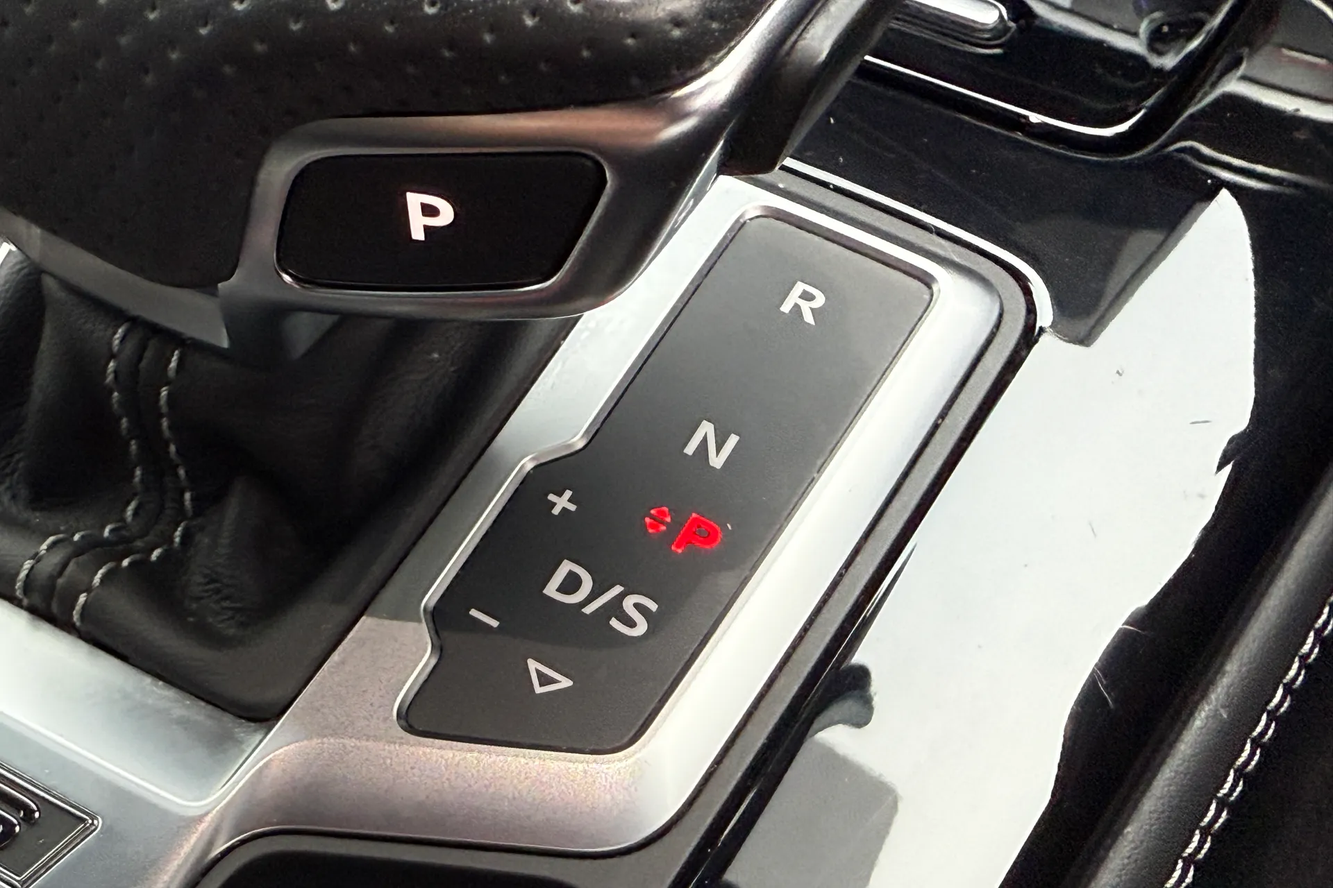 Audi RS4 thumbnail image number 27