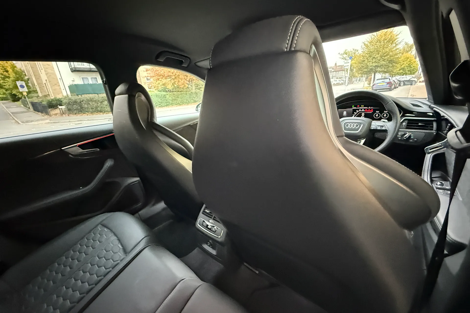 Audi RS4 thumbnail image number 42