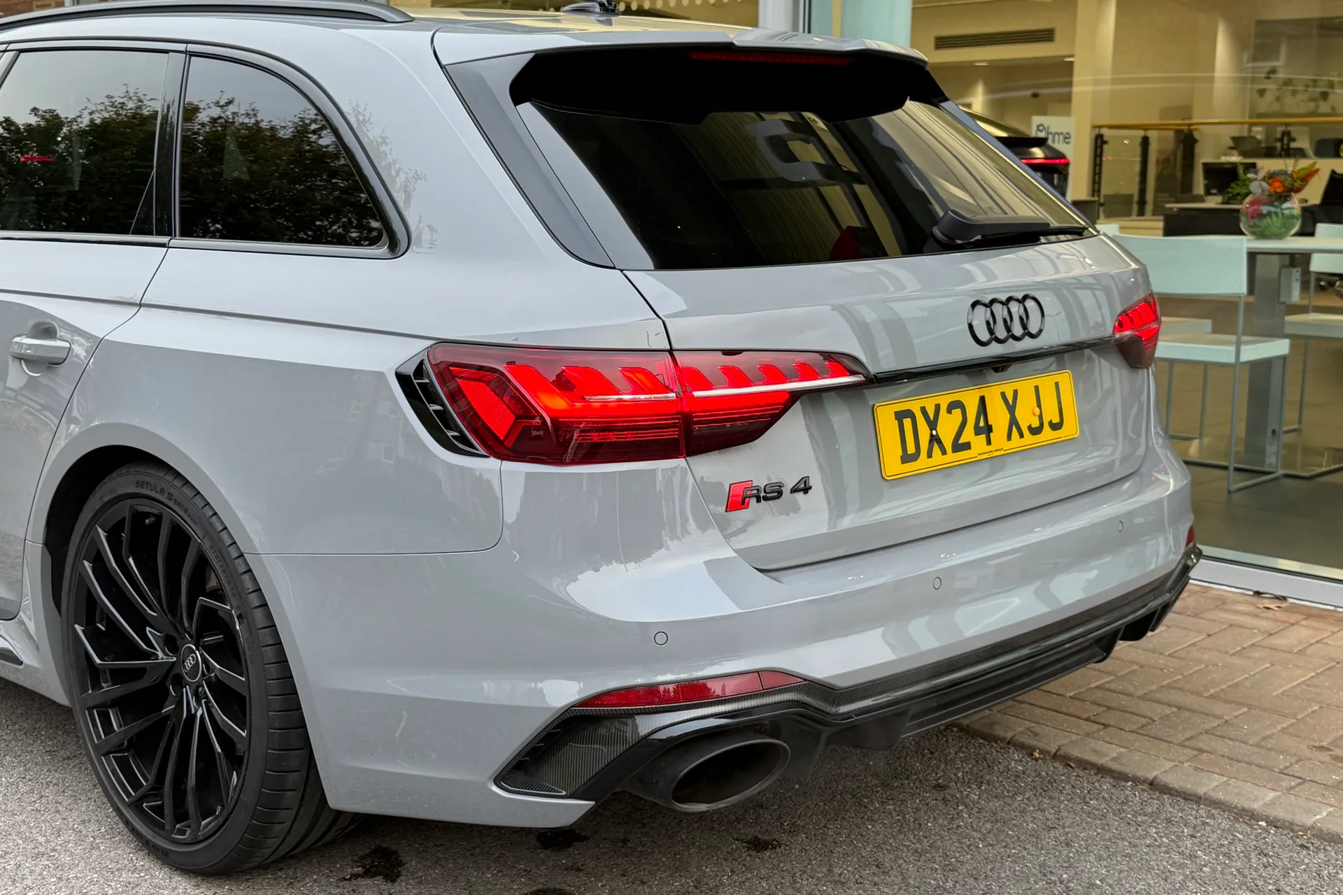 Audi RS4 thumbnail image number 53