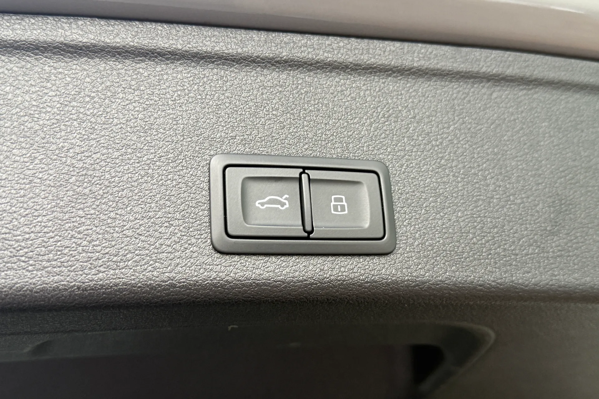 Audi RS4 thumbnail image number 51